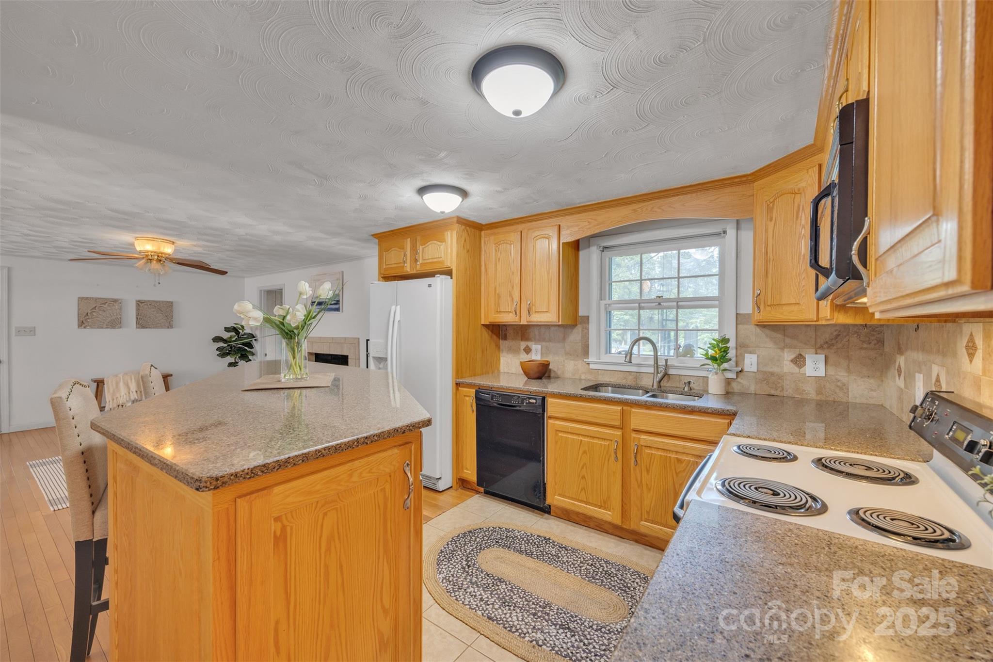 76 Eastview Court NW