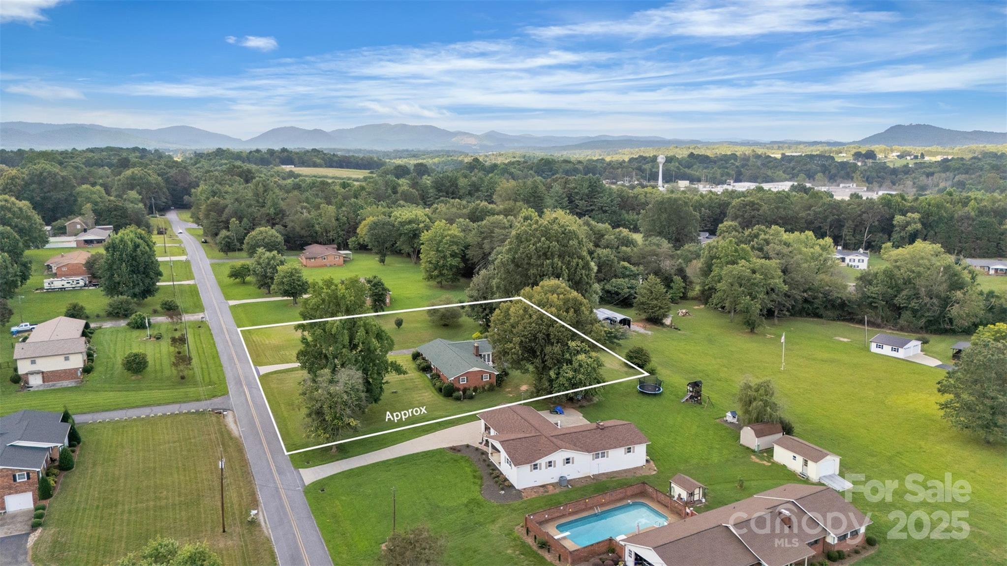 76 Eastview Court NW