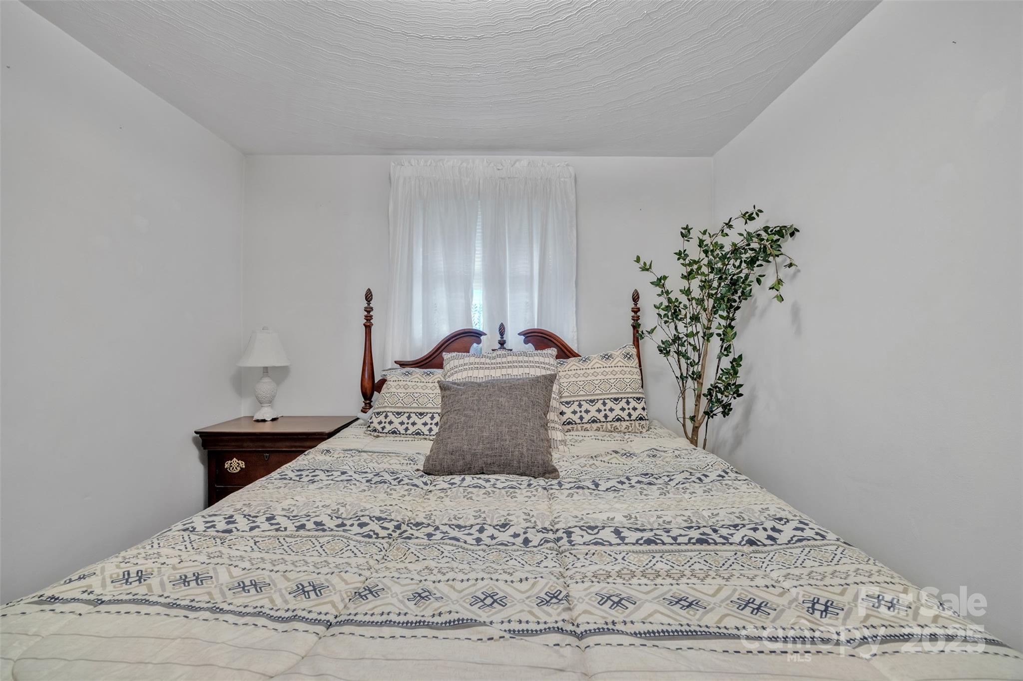 76 Eastview Court NW