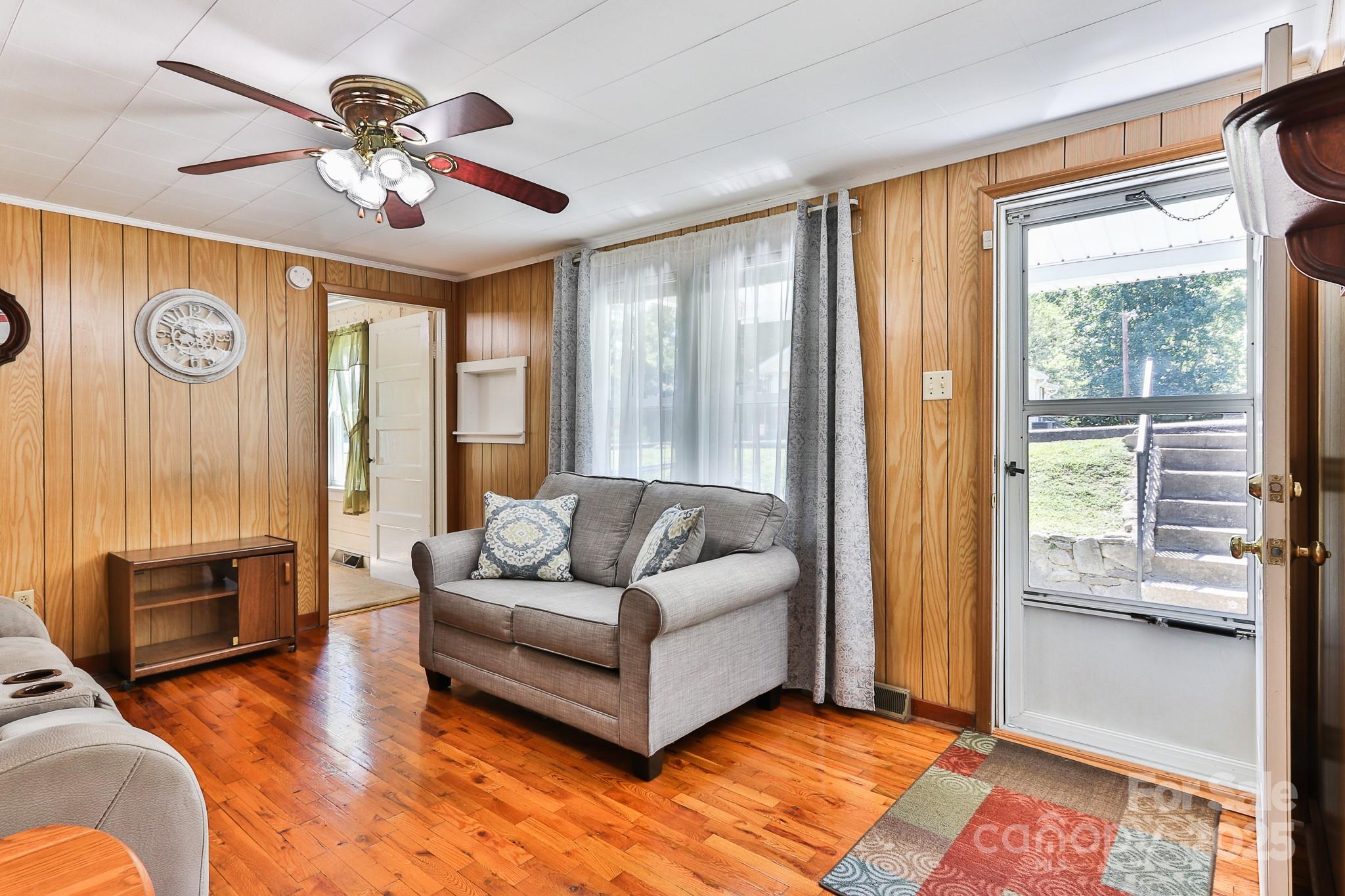 129 Seagle Street