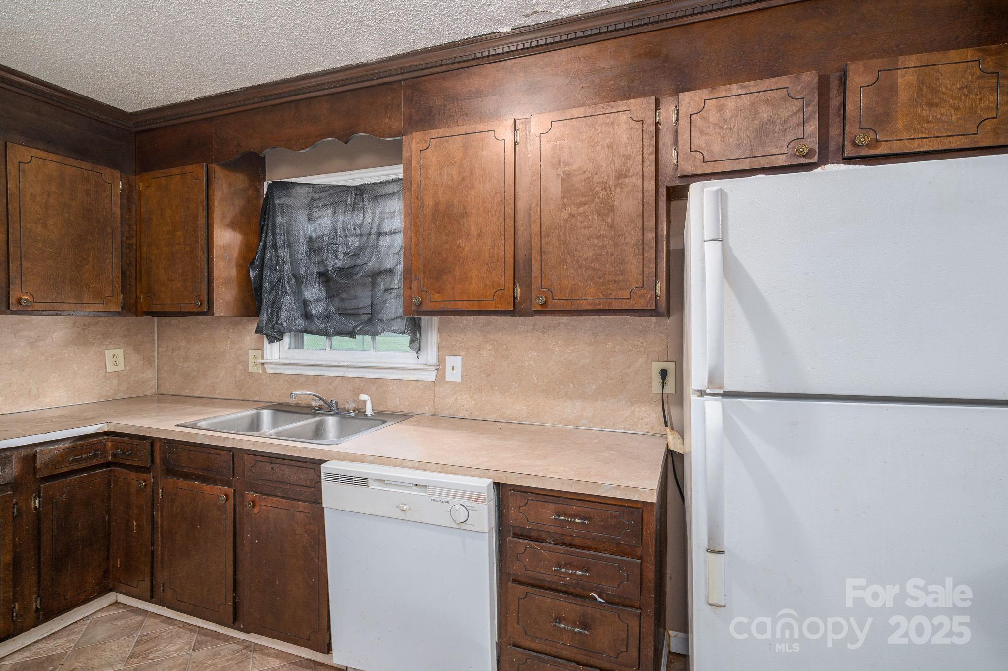 5706 Claridge Drive Unit: 17