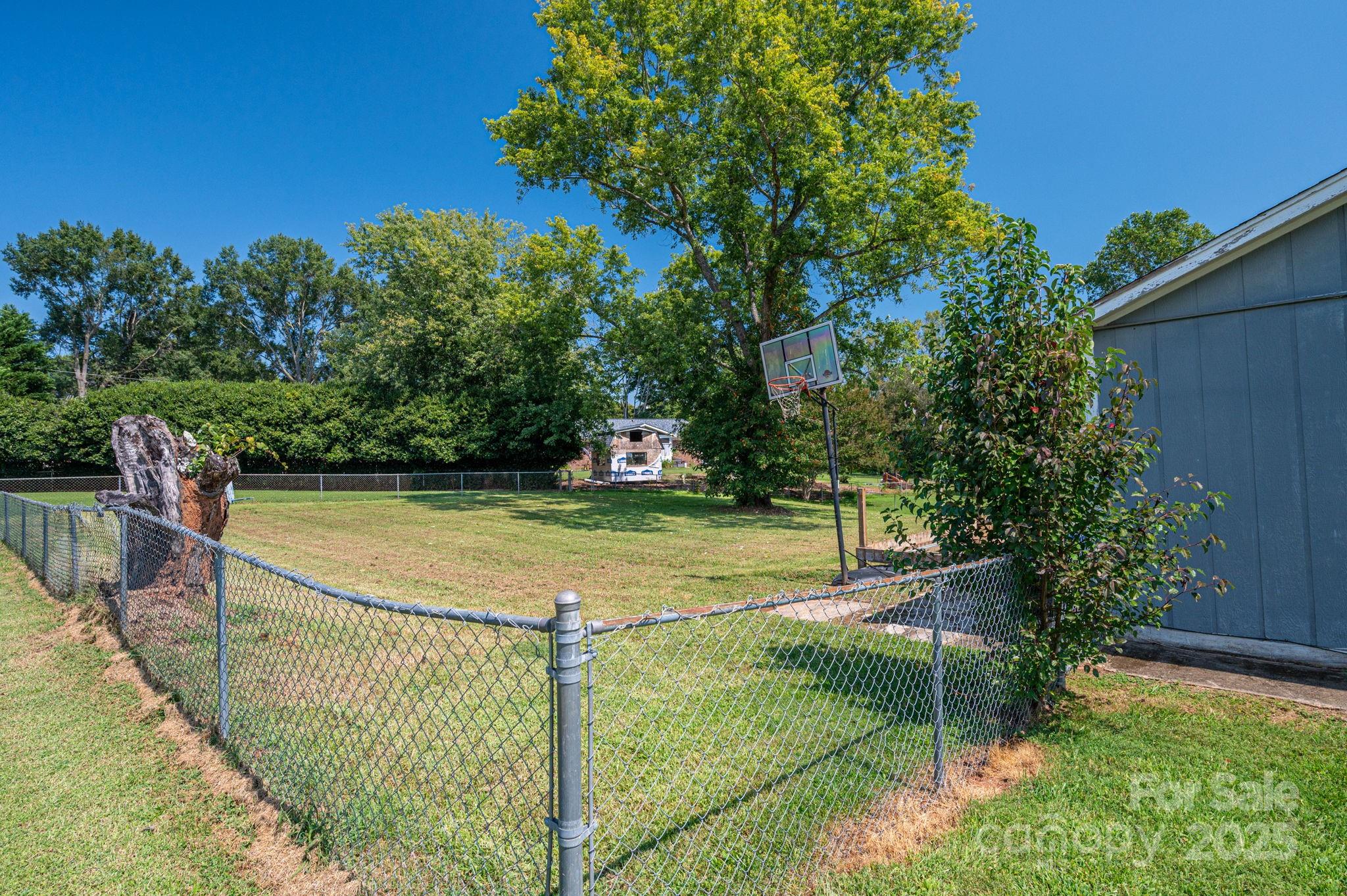 5706 Claridge Drive Unit: 17