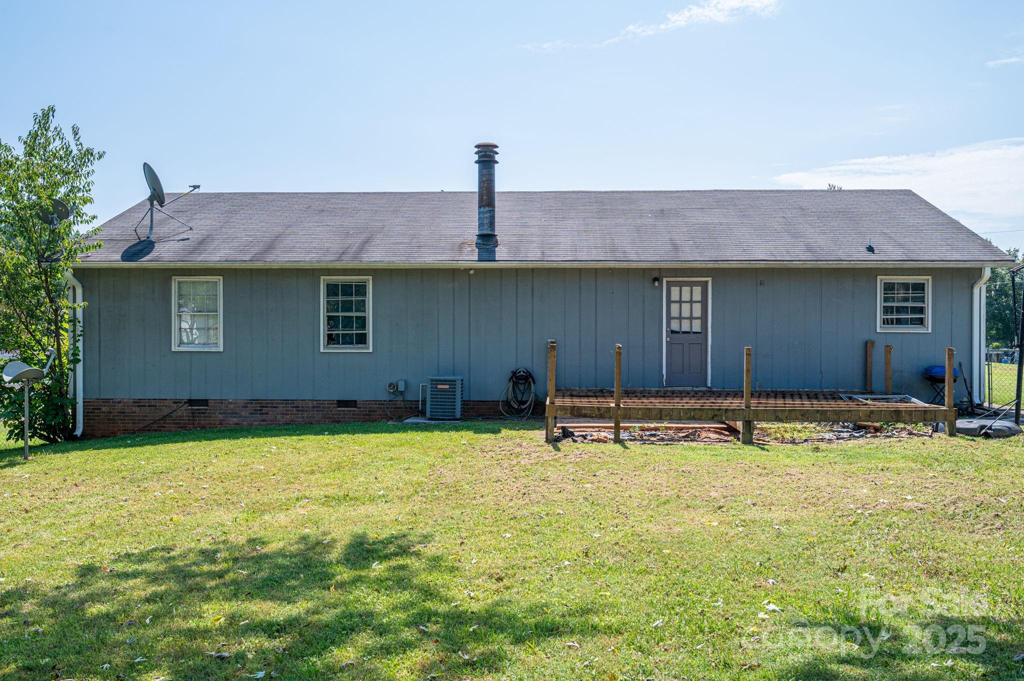 5706 Claridge Drive Unit: 17