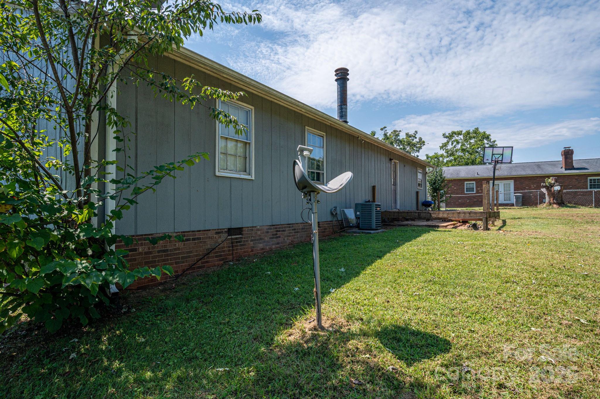 5706 Claridge Drive Unit: 17
