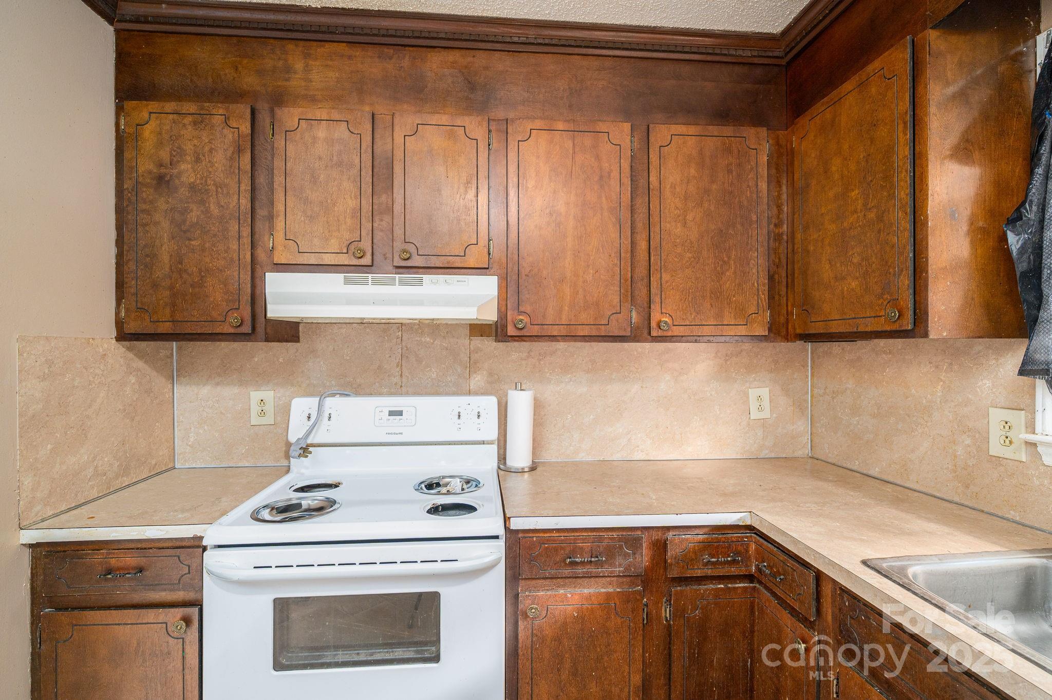 5706 Claridge Drive Unit: 17