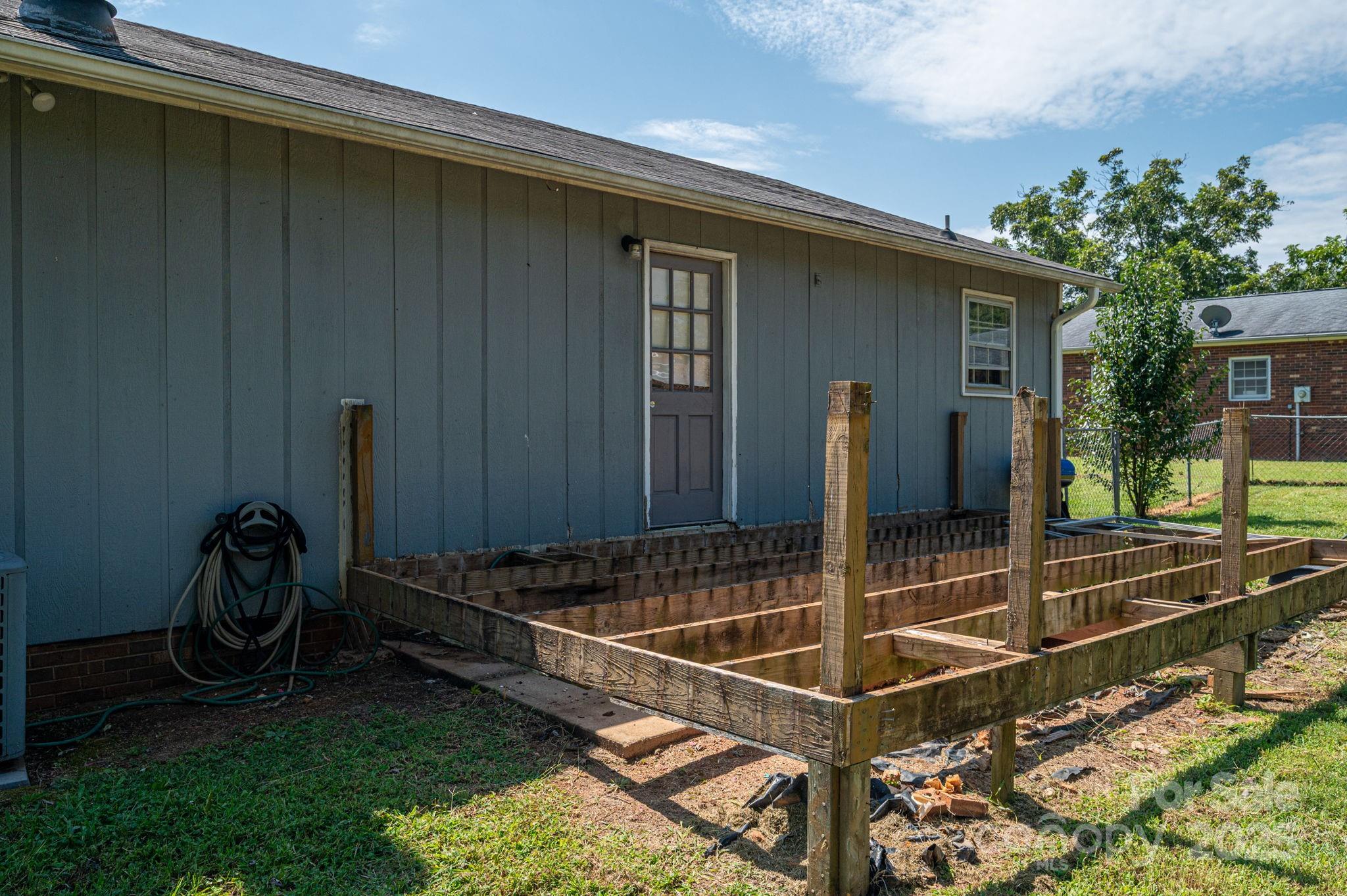 5706 Claridge Drive Unit: 17