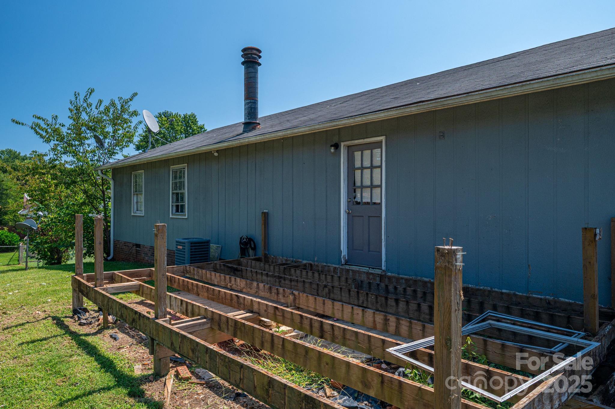 5706 Claridge Drive Unit: 17
