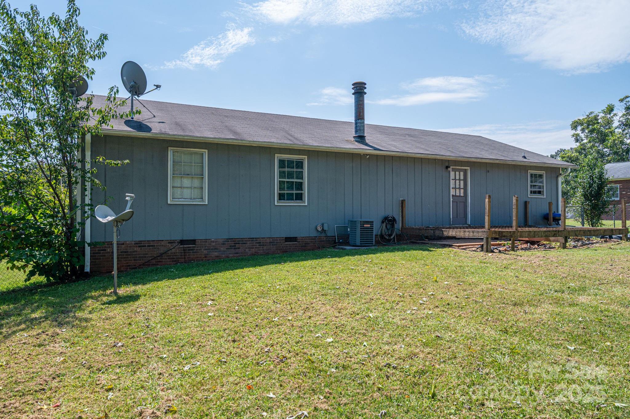 5706 Claridge Drive Unit: 17
