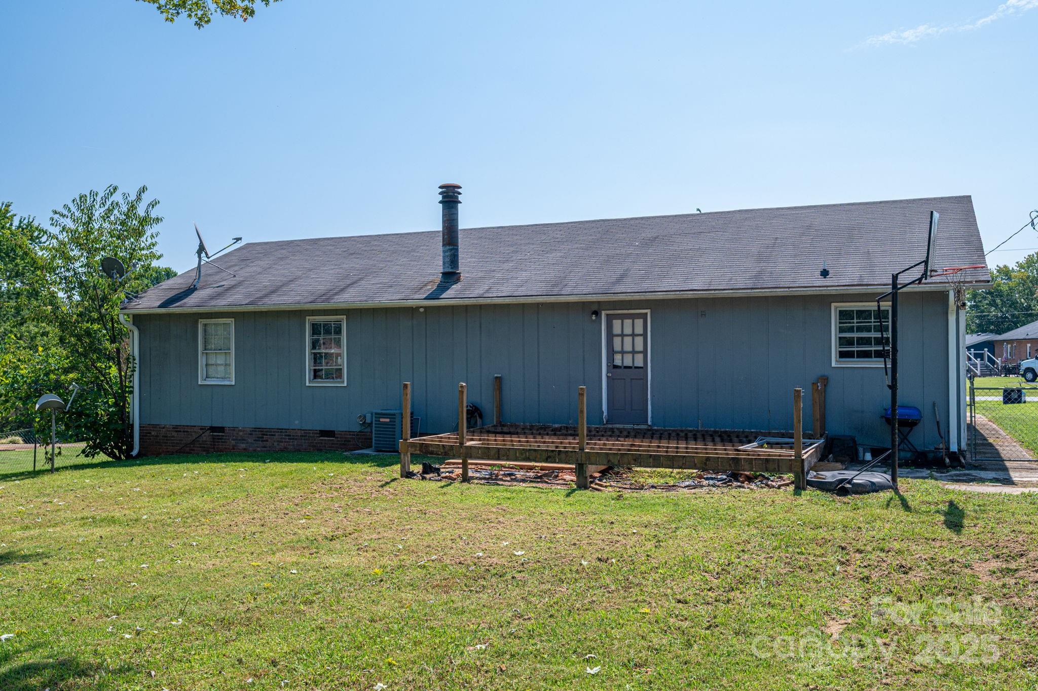 5706 Claridge Drive Unit: 17