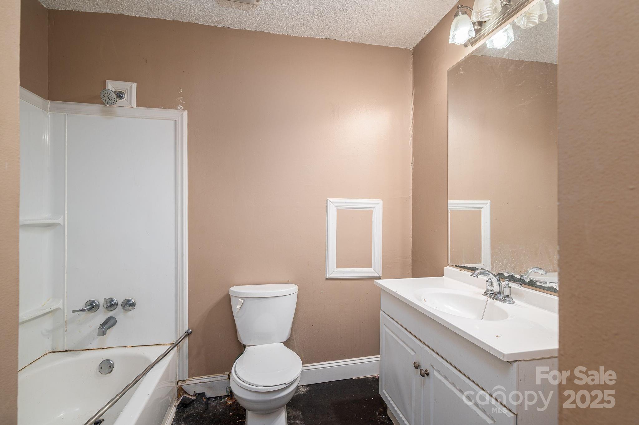 5706 Claridge Drive Unit: 17