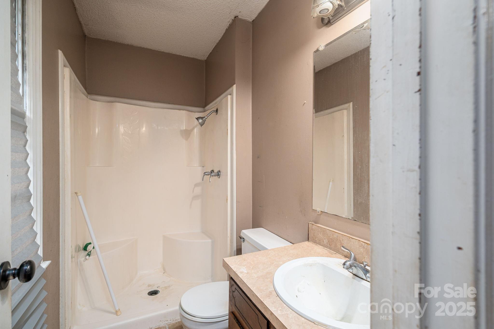5706 Claridge Drive Unit: 17