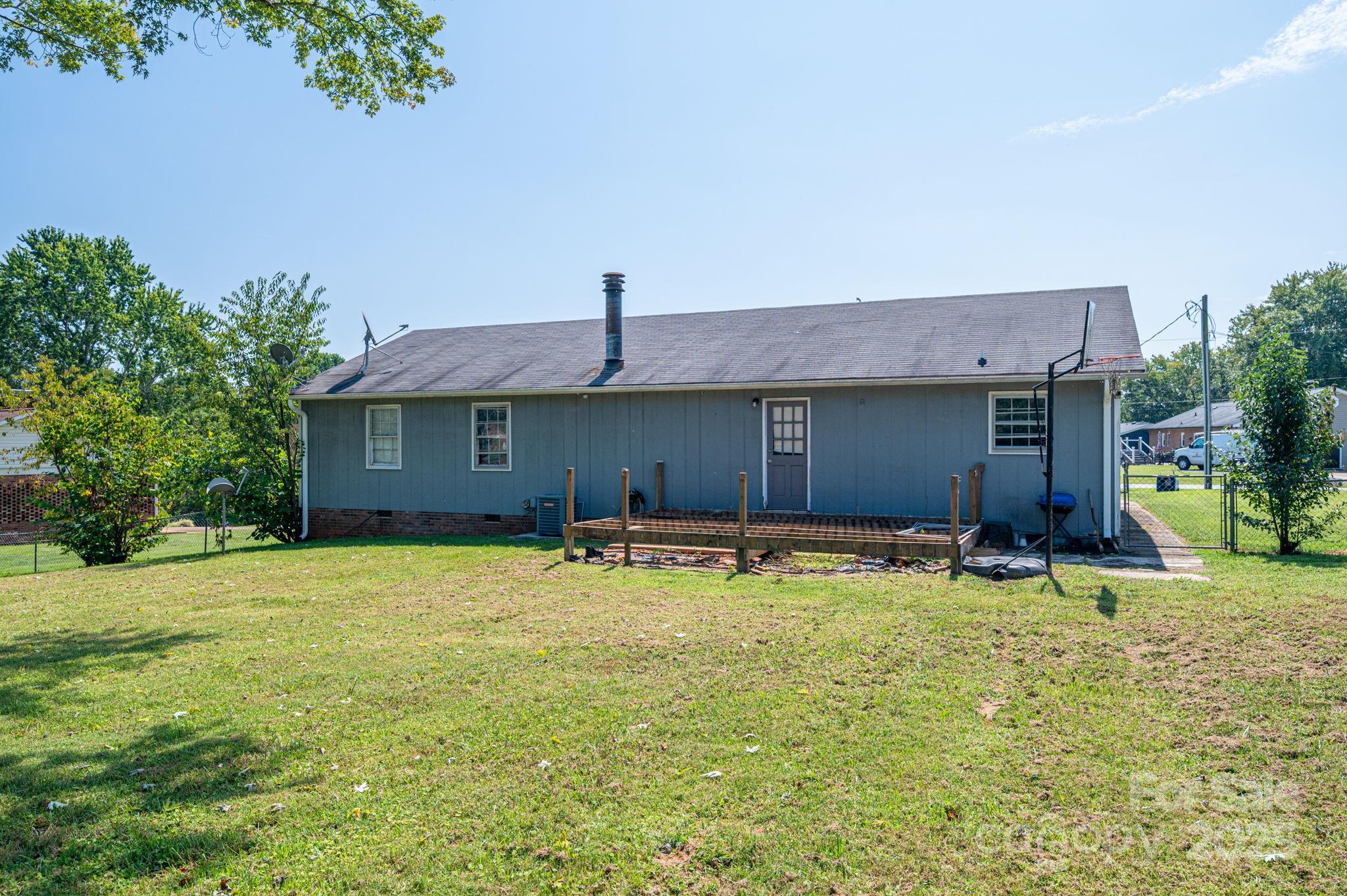 5706 Claridge Drive Unit: 17