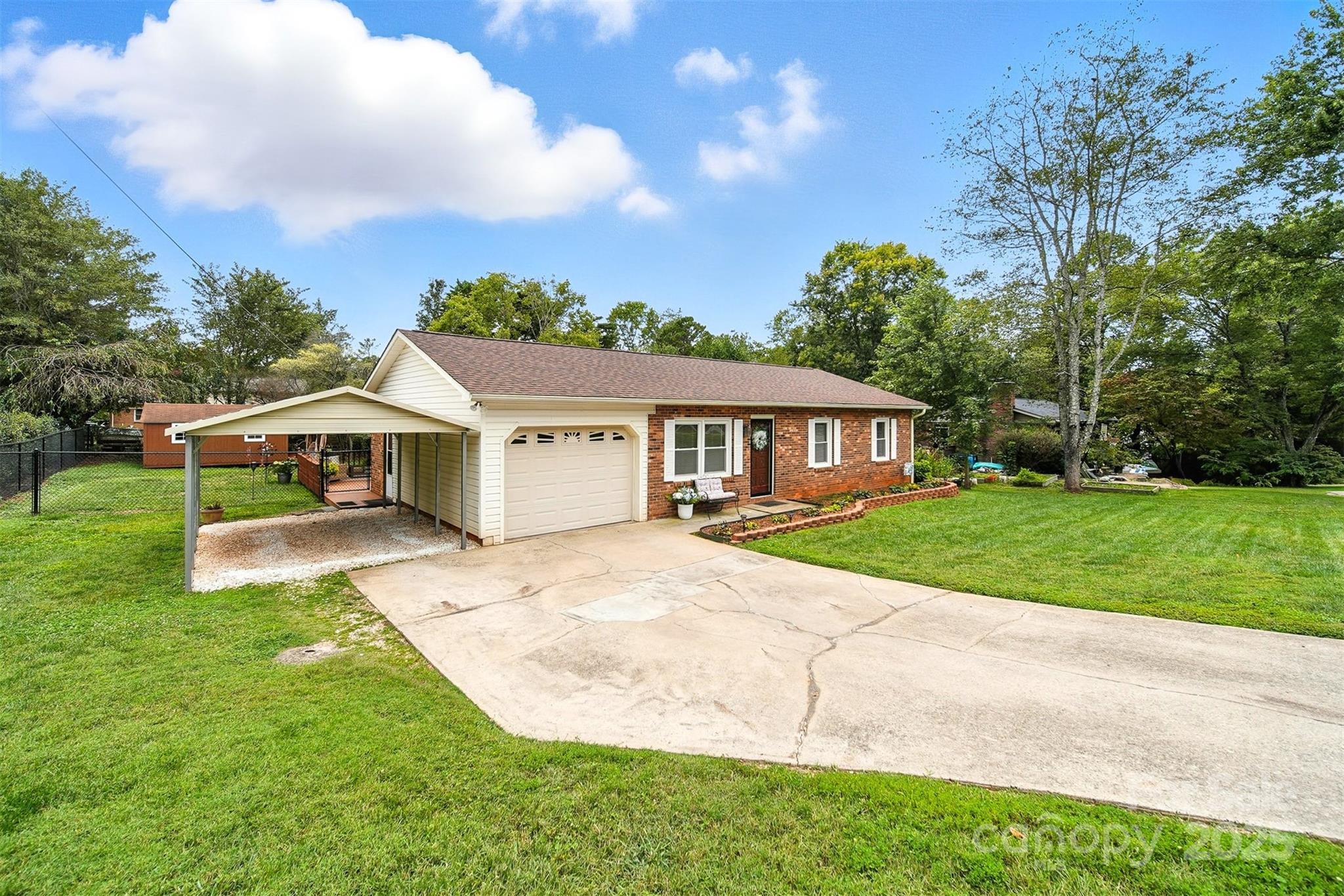 5647 Valley Field Road