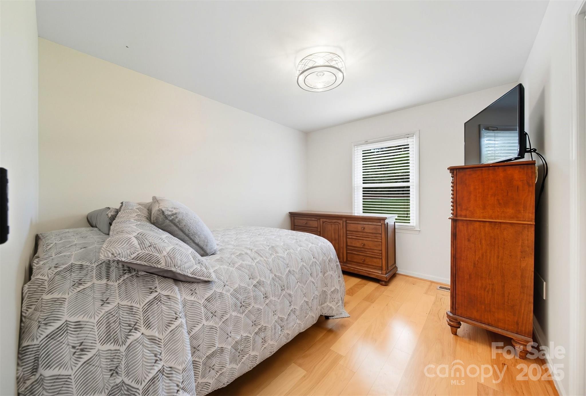 5647 Valley Field Road