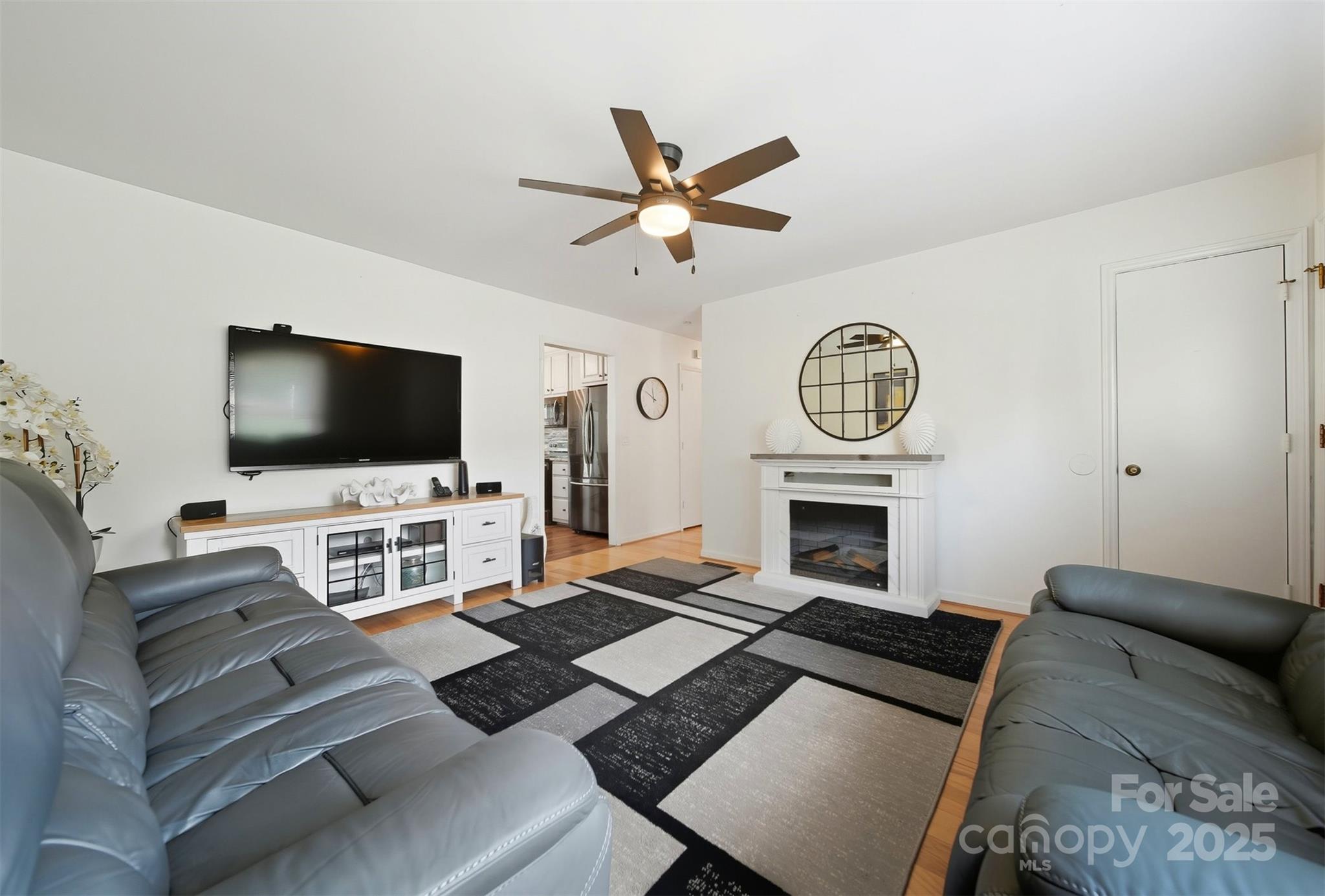 5647 Valley Field Road