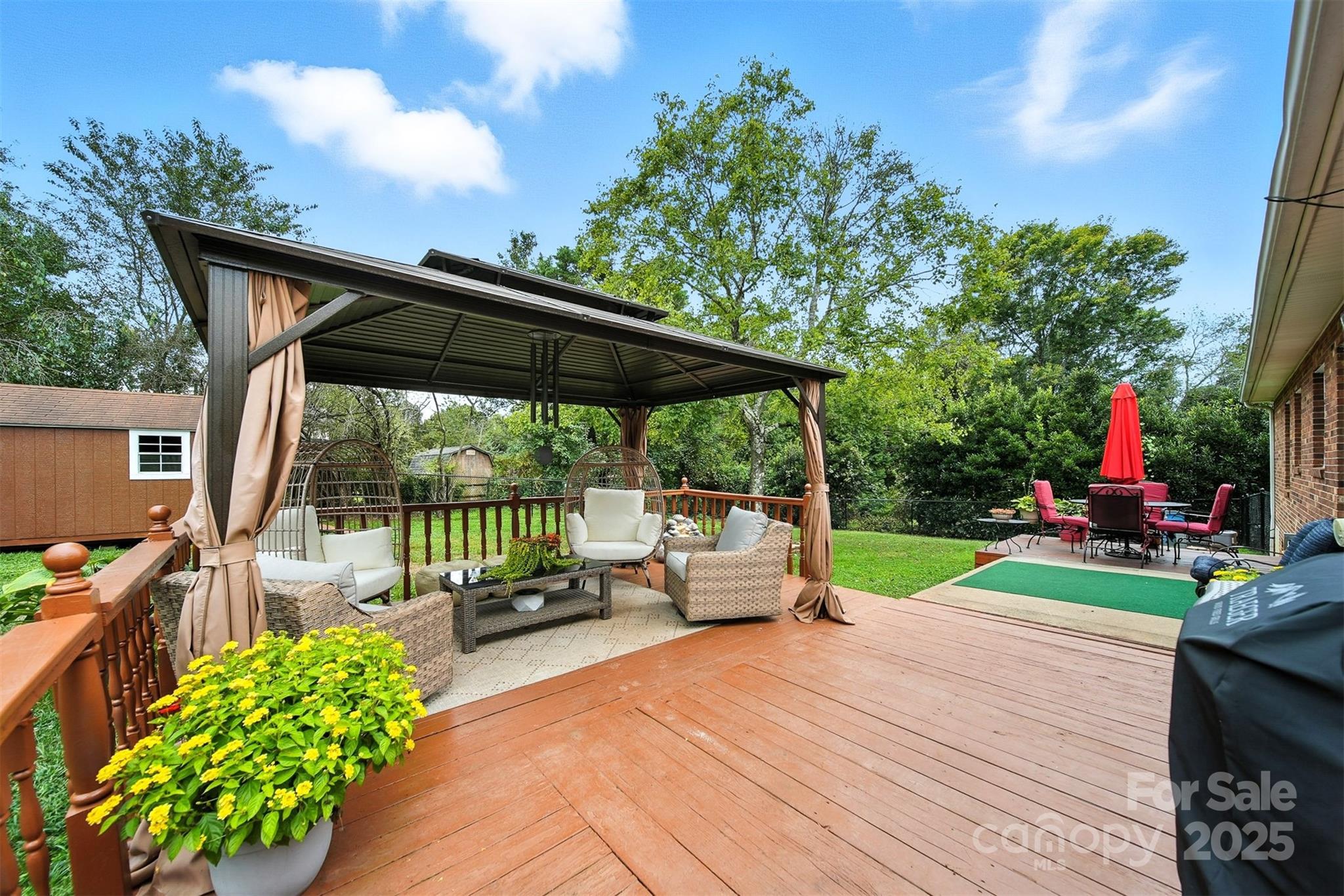 5647 Valley Field Road