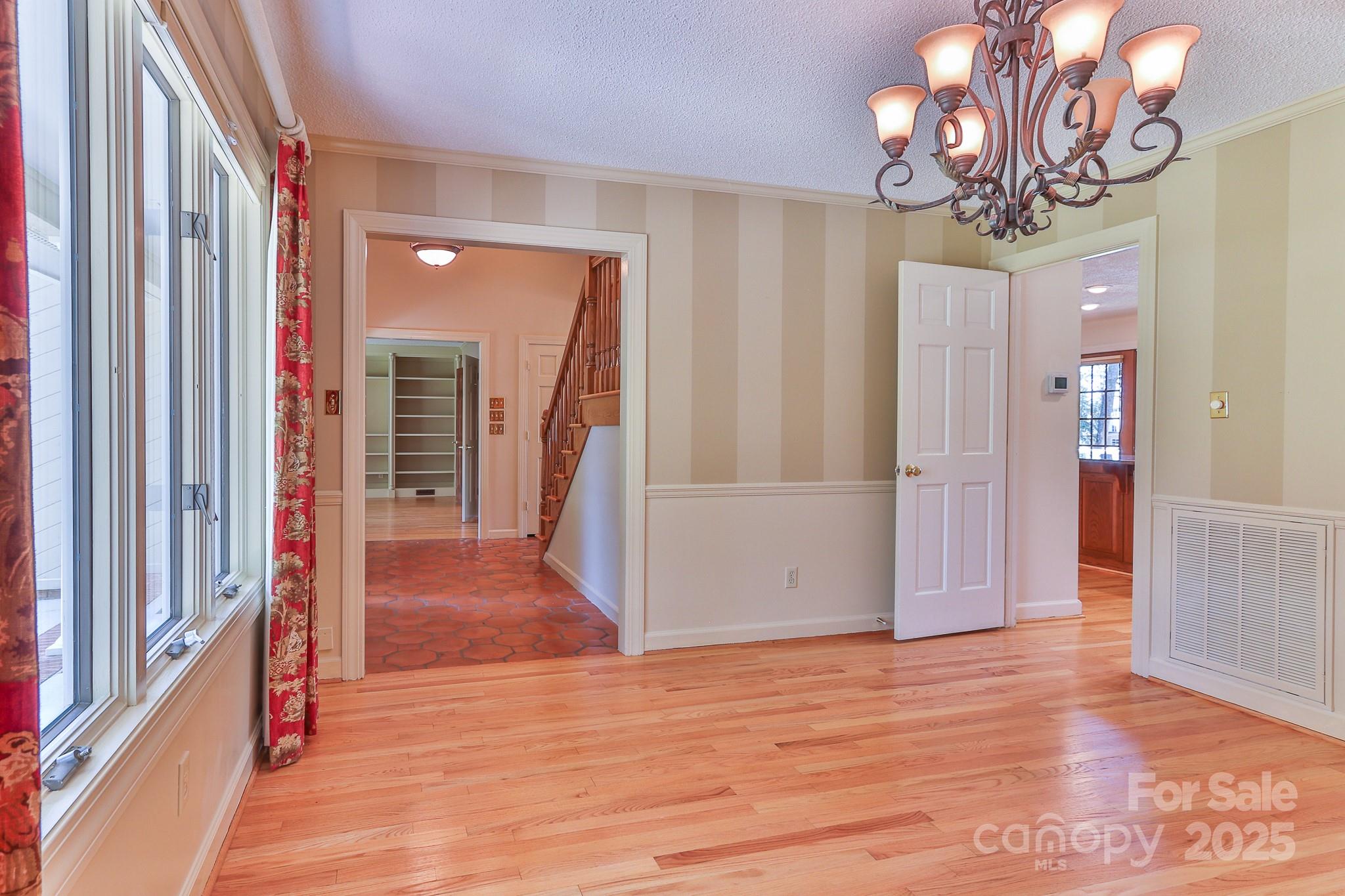 54 Cove Crest Drive