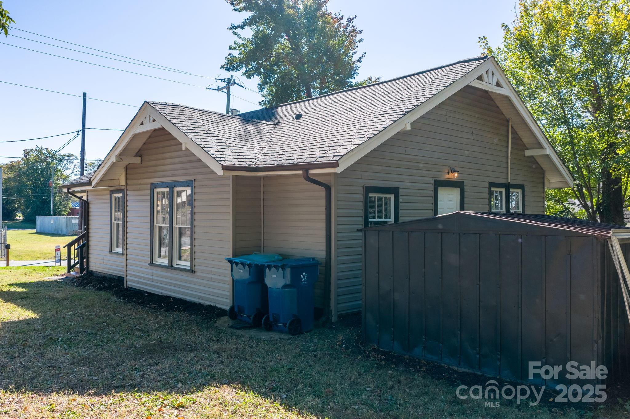 118 26th Street SW Unit: 2