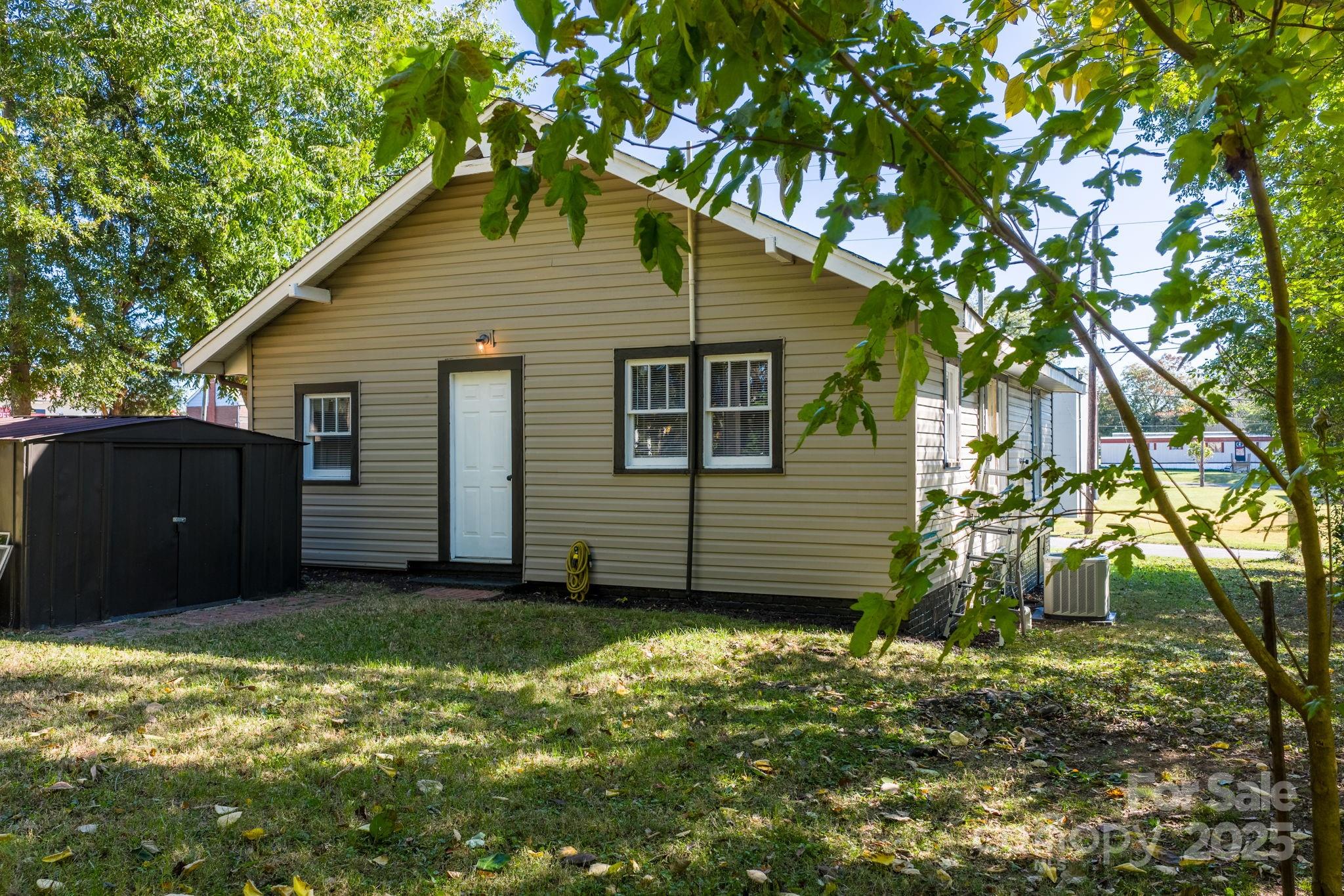 118 26th Street SW Unit: 2