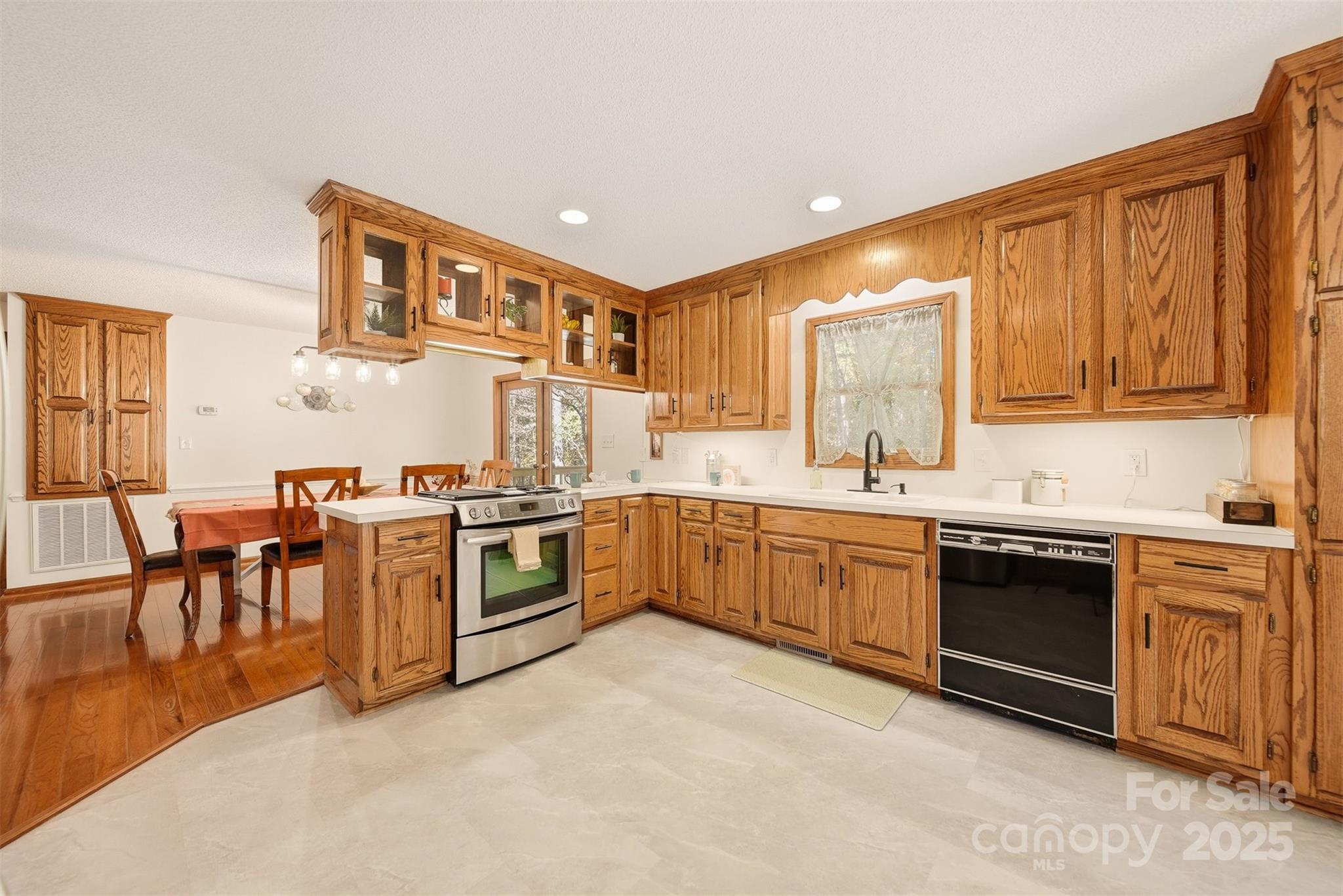 2048 Double Oak Drive