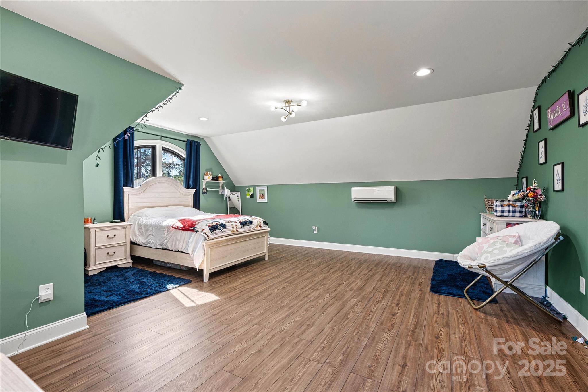 1394 Scenic Lane
