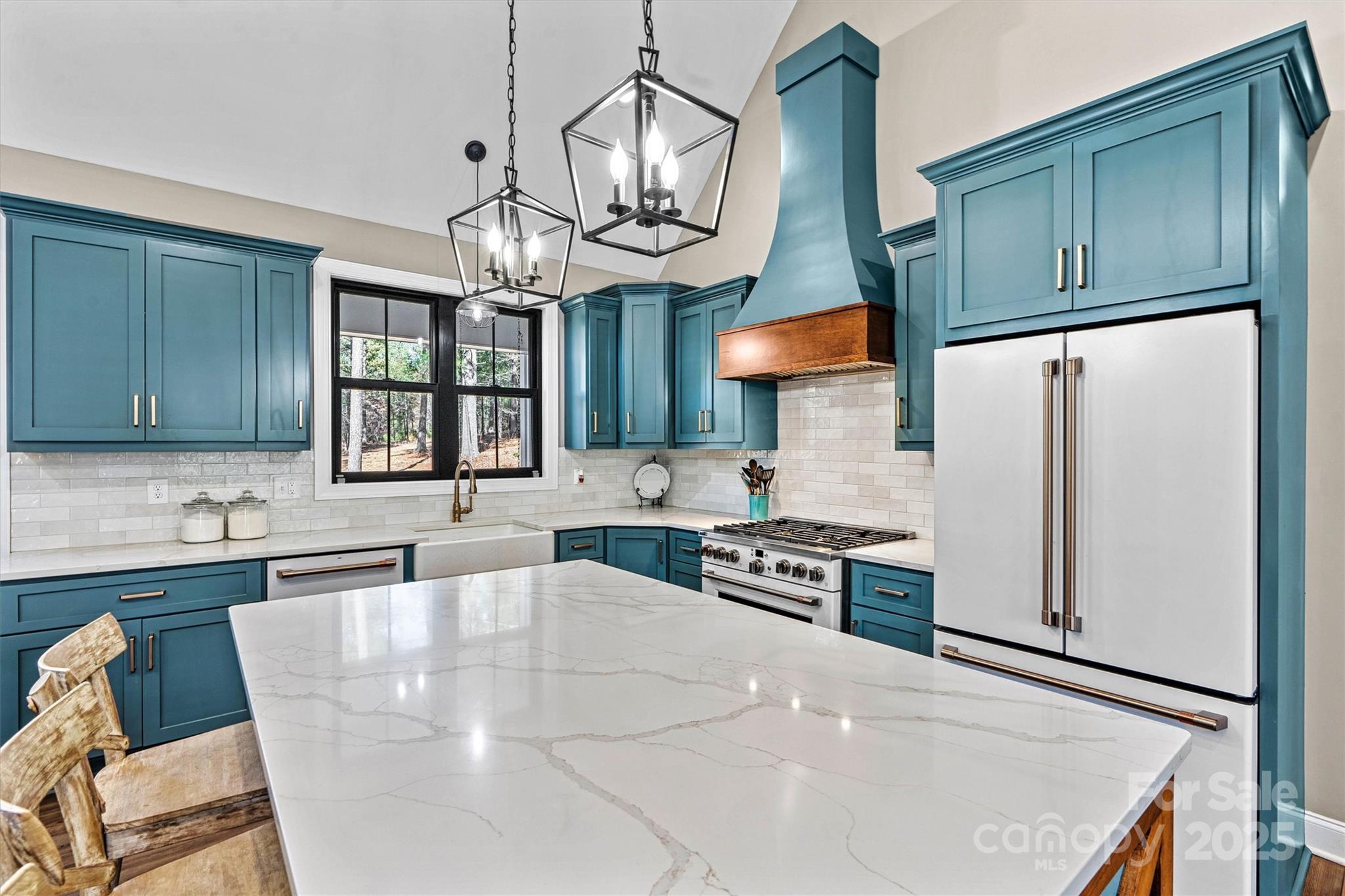 1394 Scenic Lane