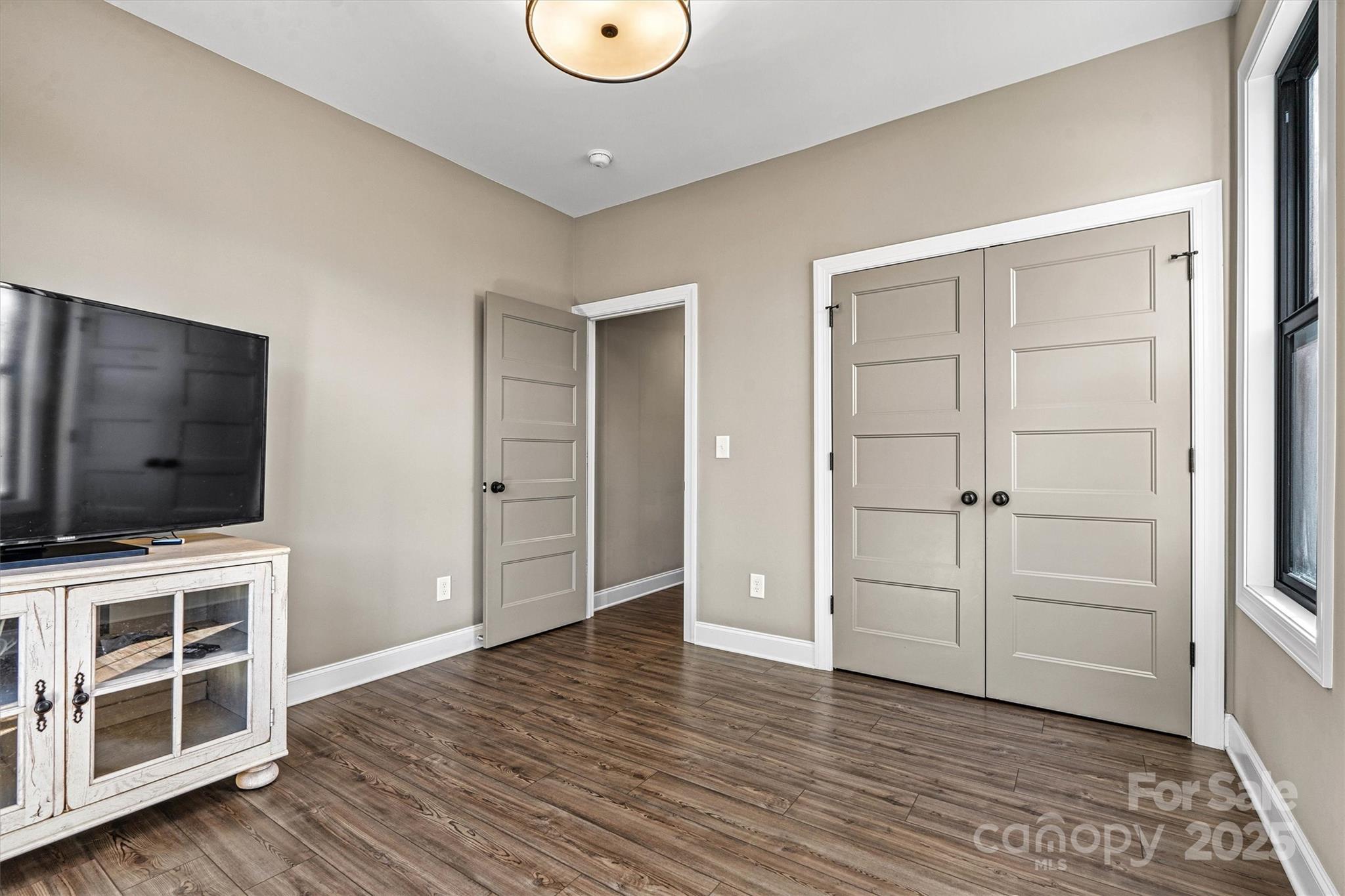 1394 Scenic Lane