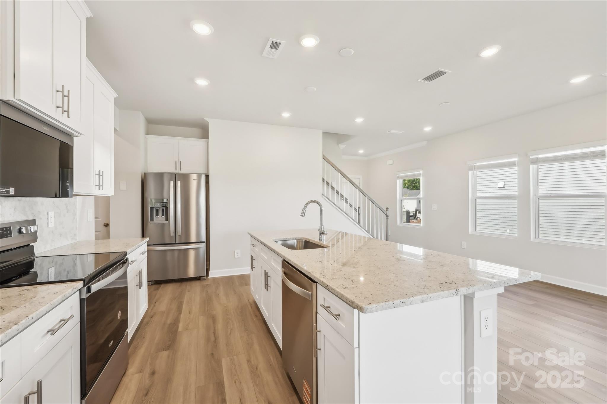 1305 30TH Street Lane NE