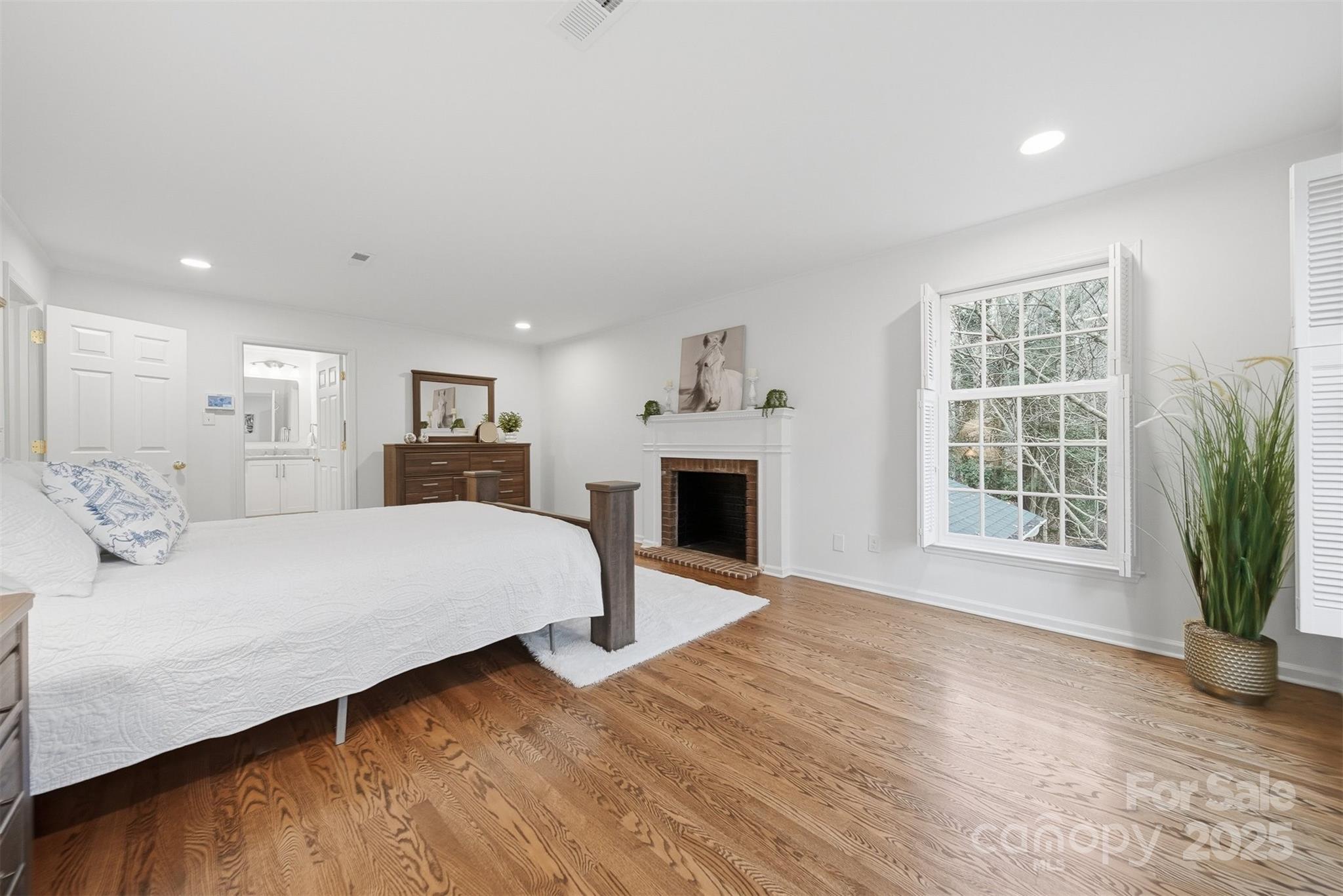 936 18th Avenue Drive NW