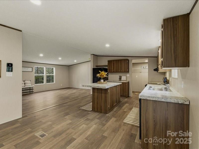 3160 Mariposa Lane