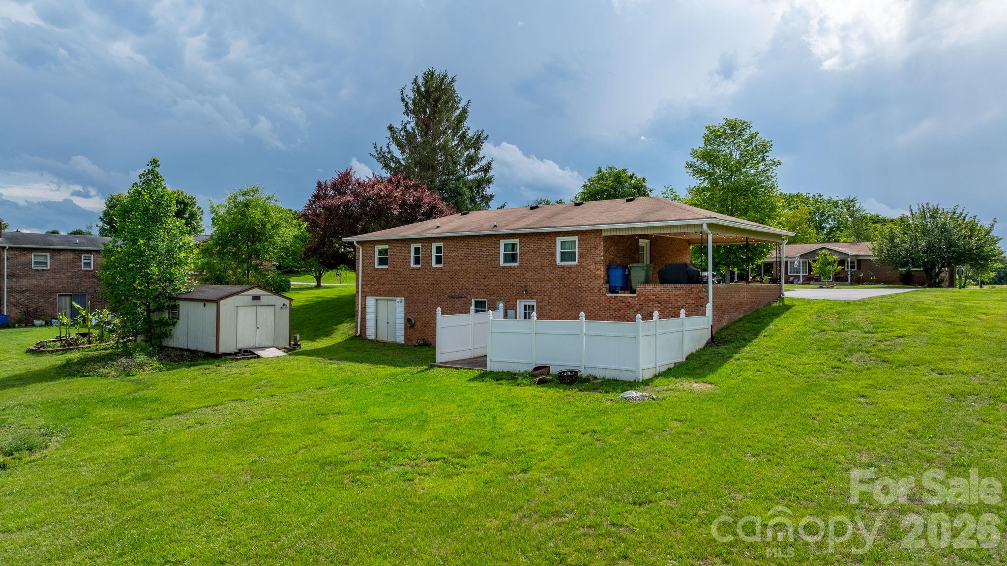 2609 Raintree Street