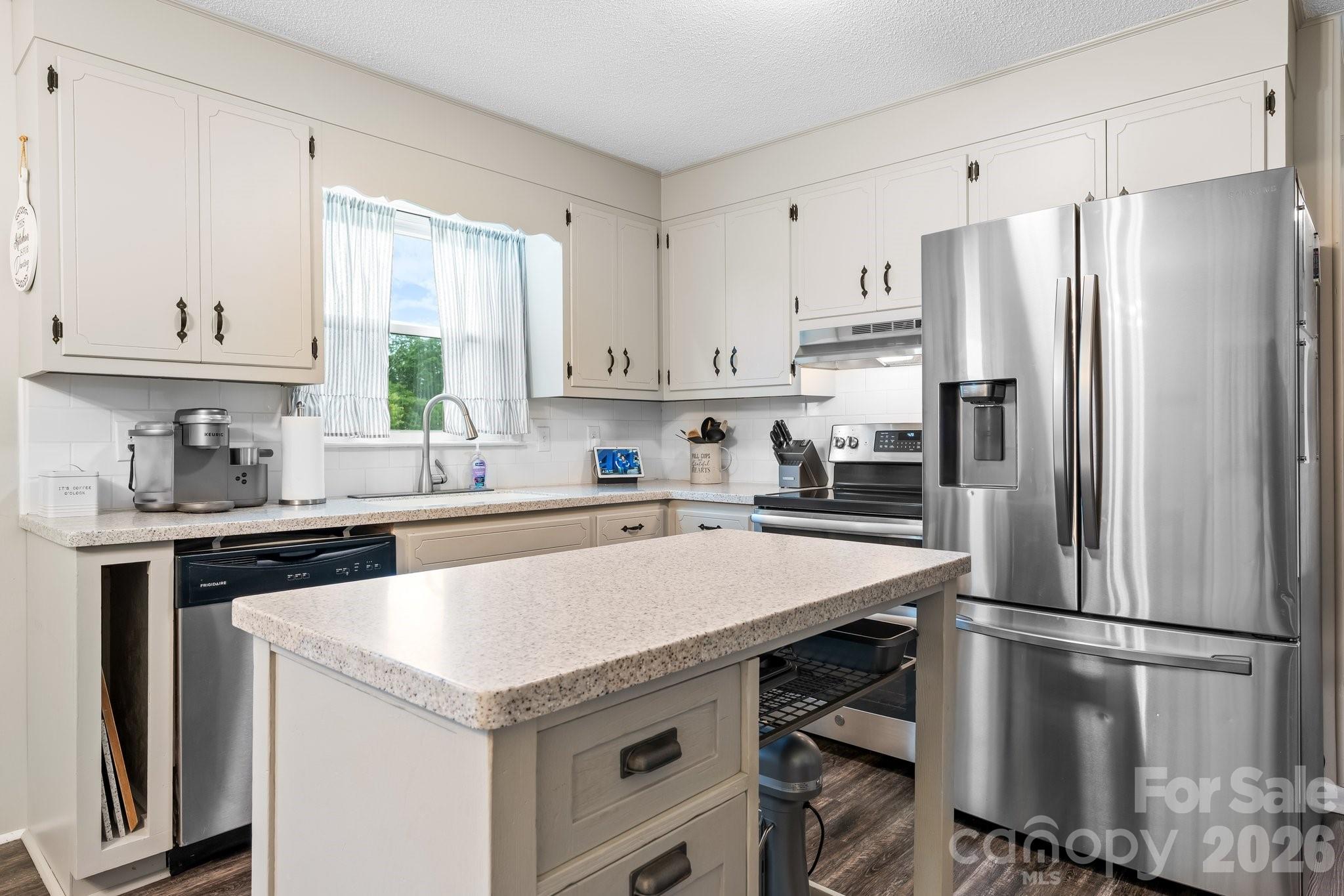 2609 Raintree Street