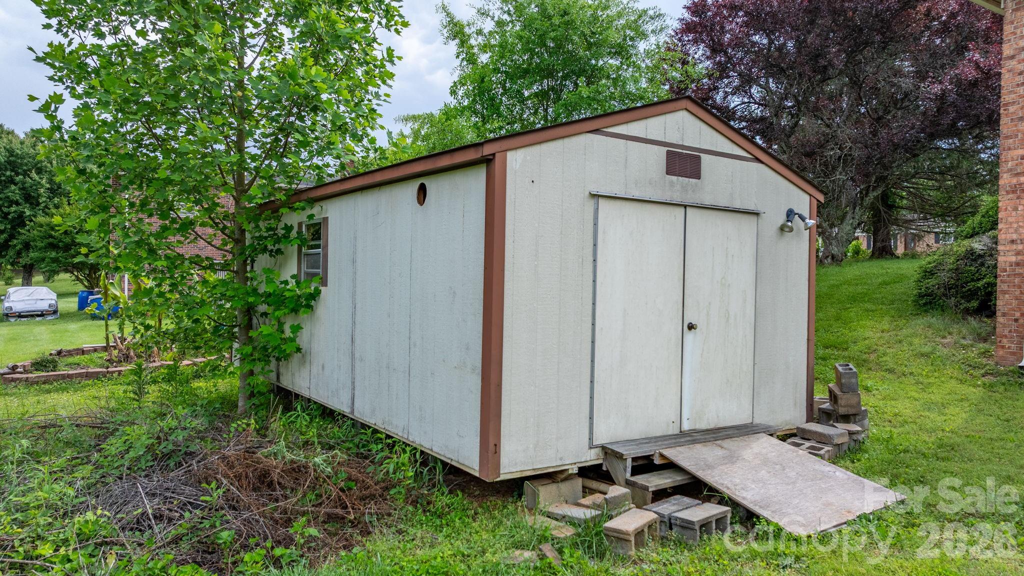 2609 Raintree Street