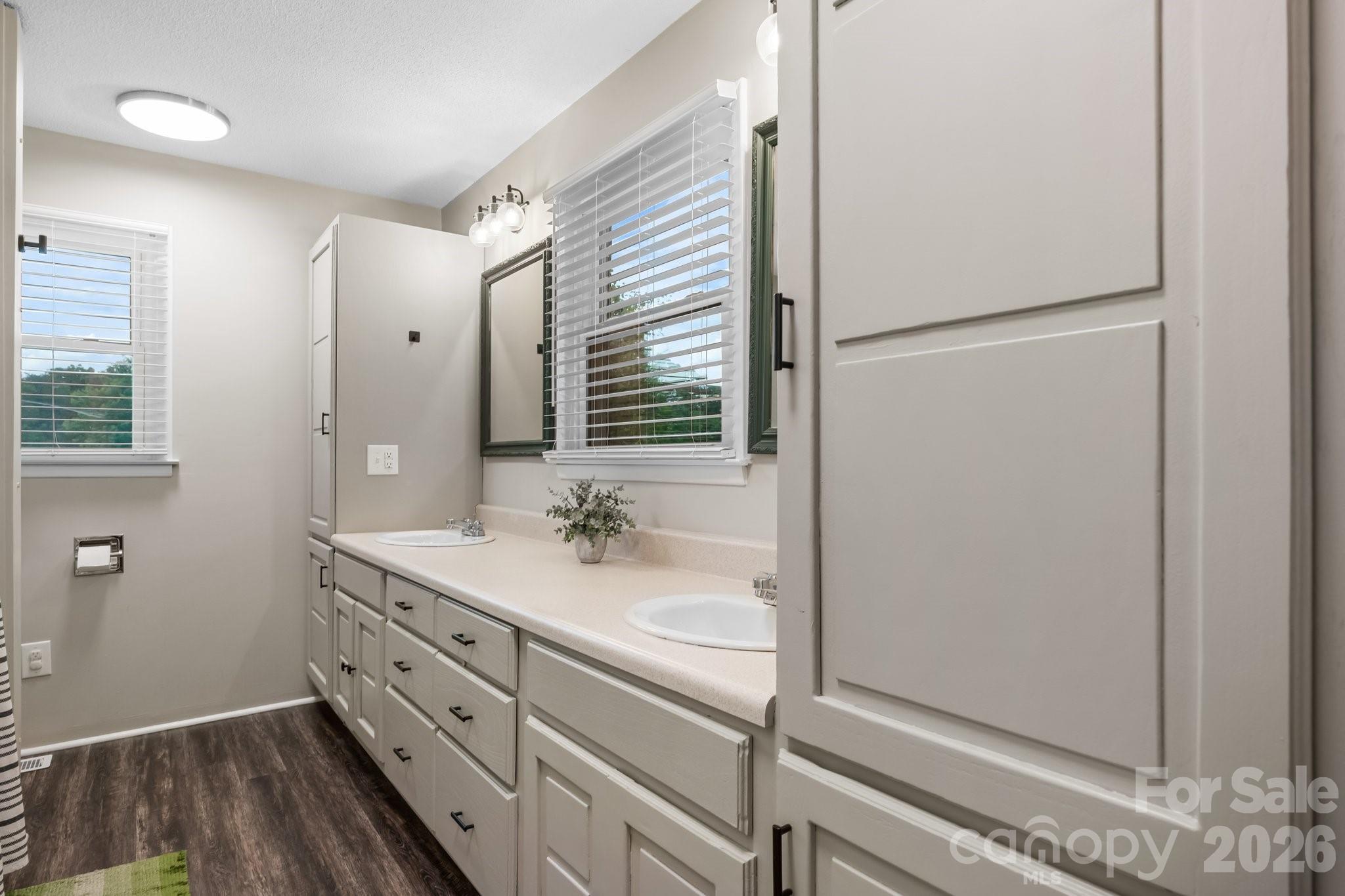 2609 Raintree Street