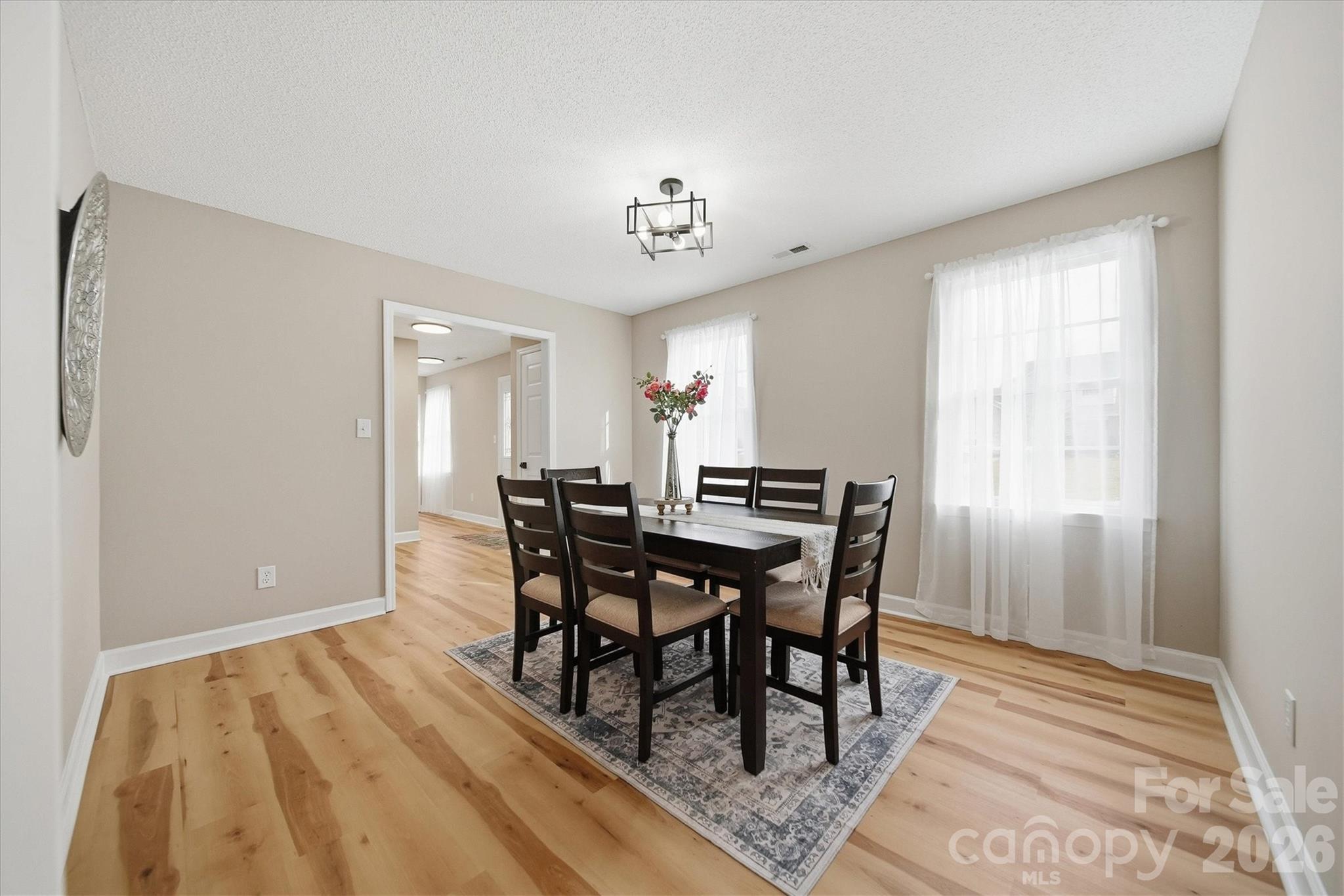 915 Barrington Drive NE