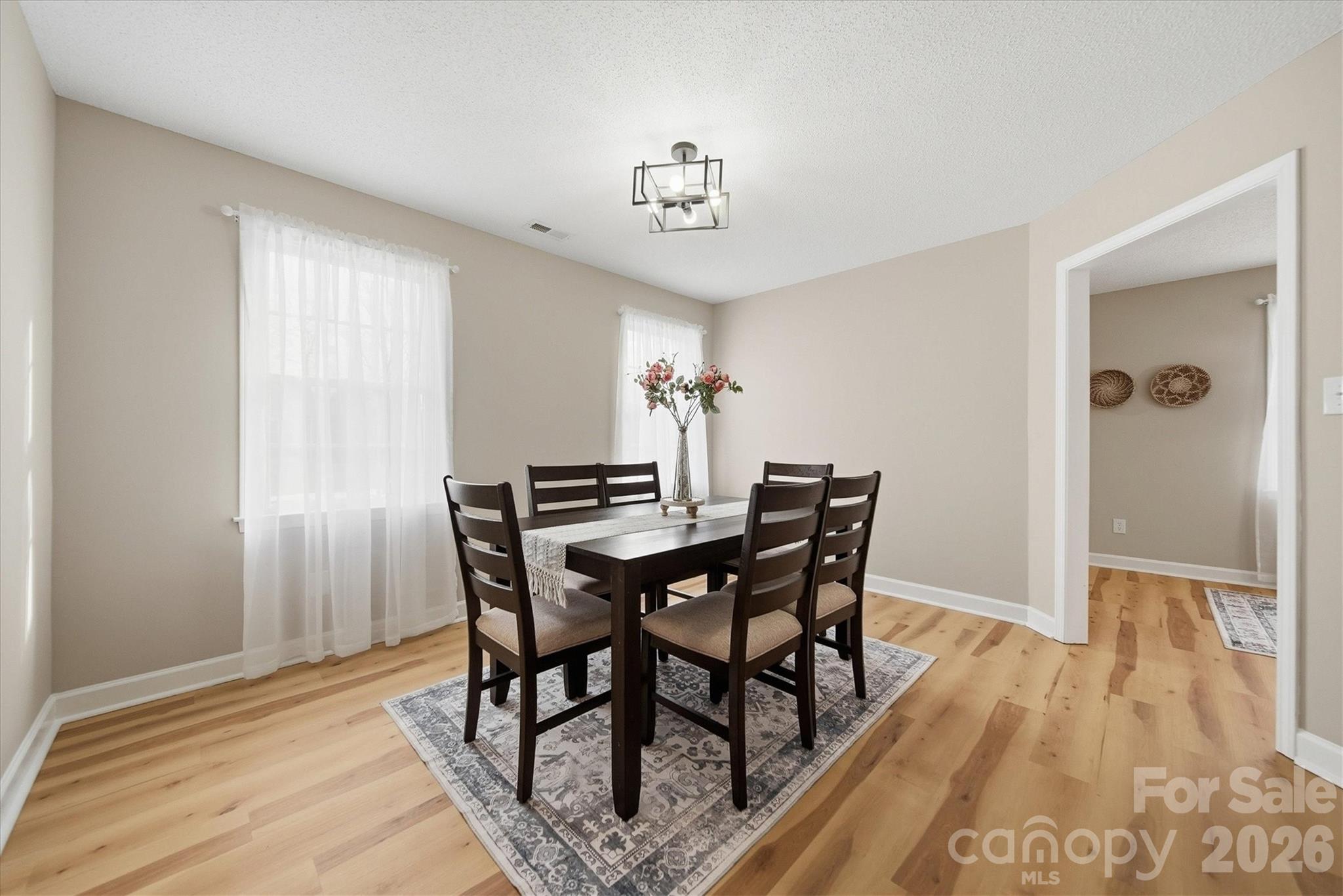 915 Barrington Drive NE