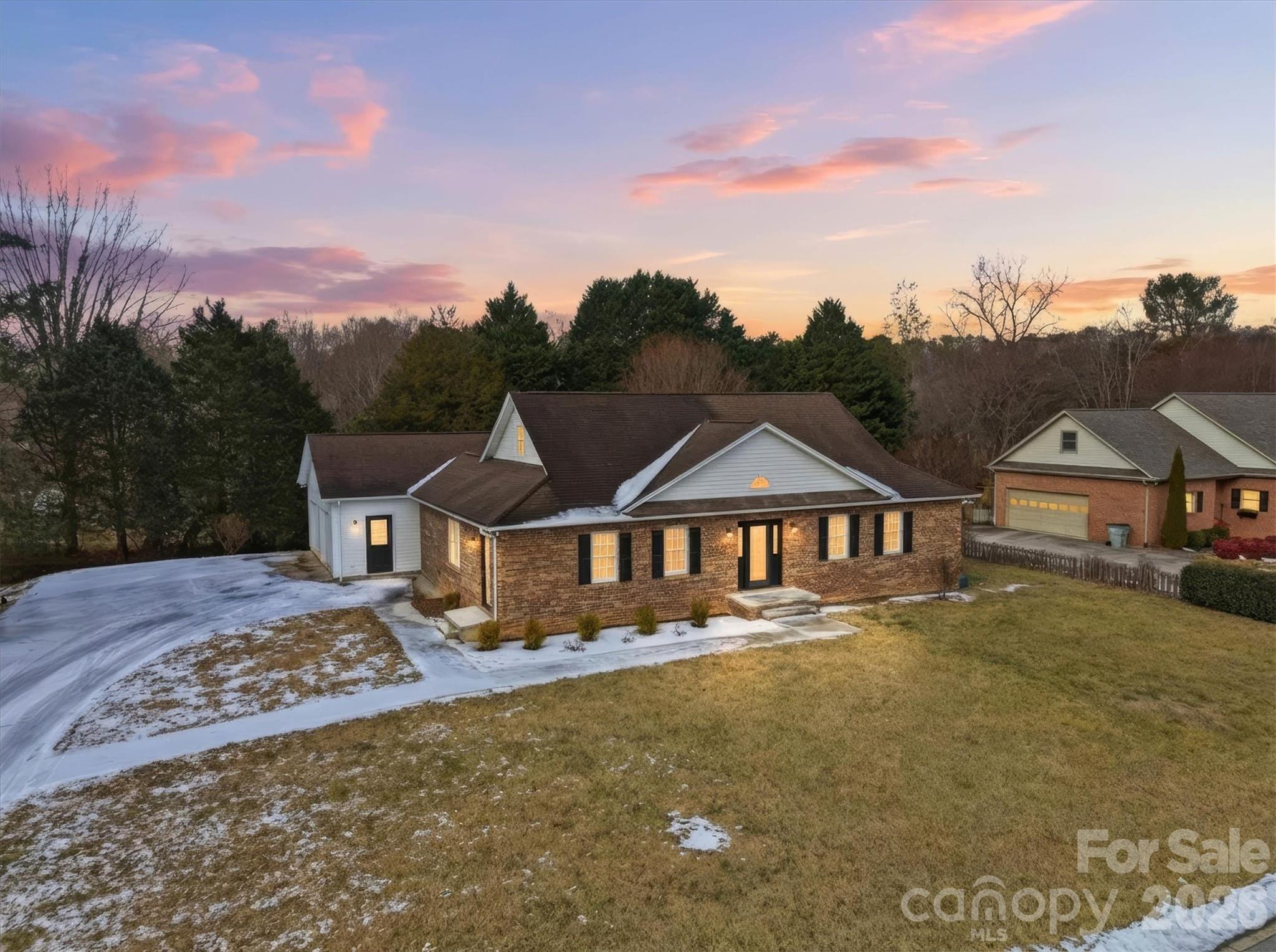 915 Barrington Drive NE