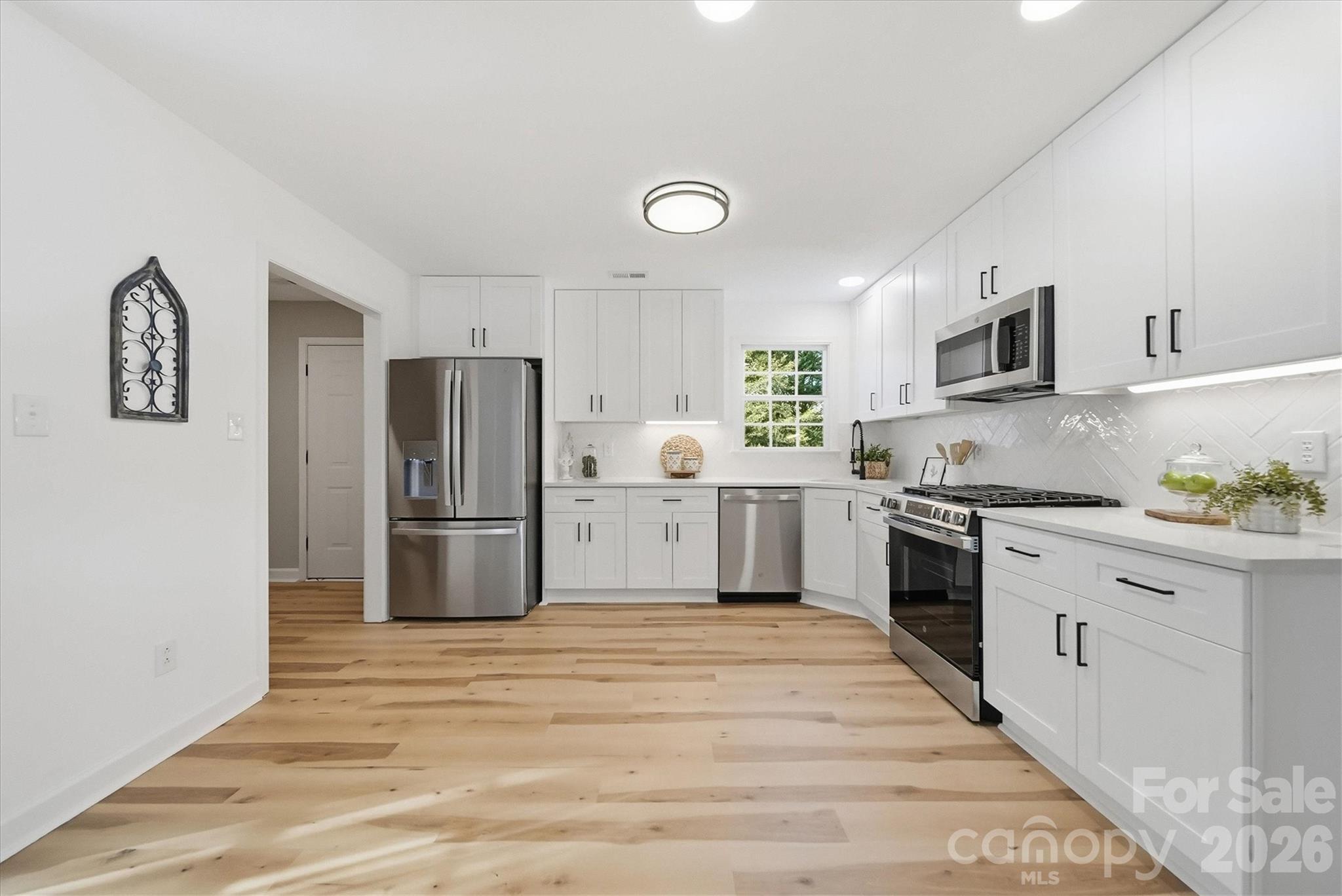 915 Barrington Drive NE