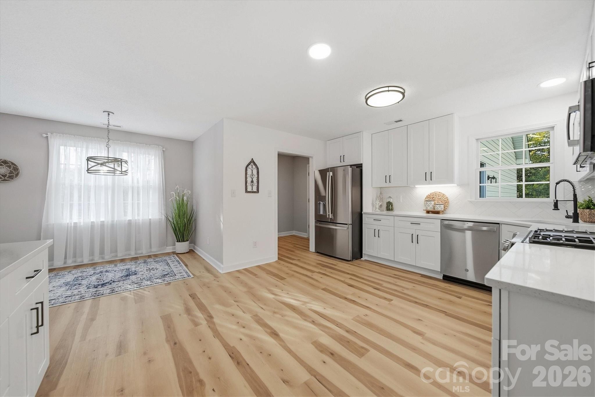 915 Barrington Drive NE