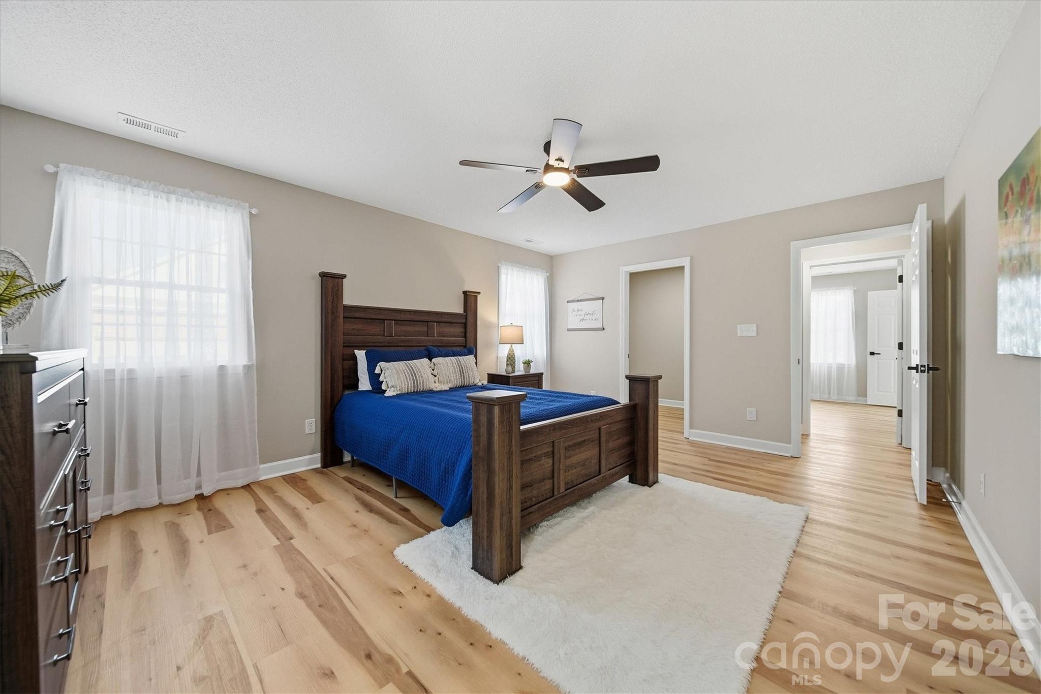 915 Barrington Drive NE