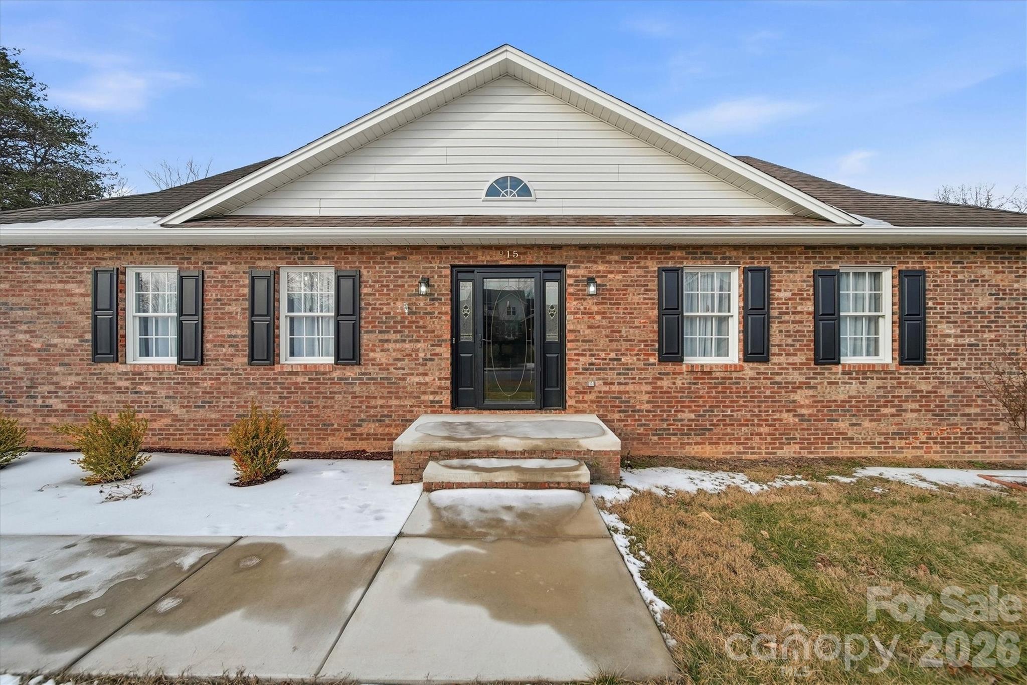 915 Barrington Drive NE