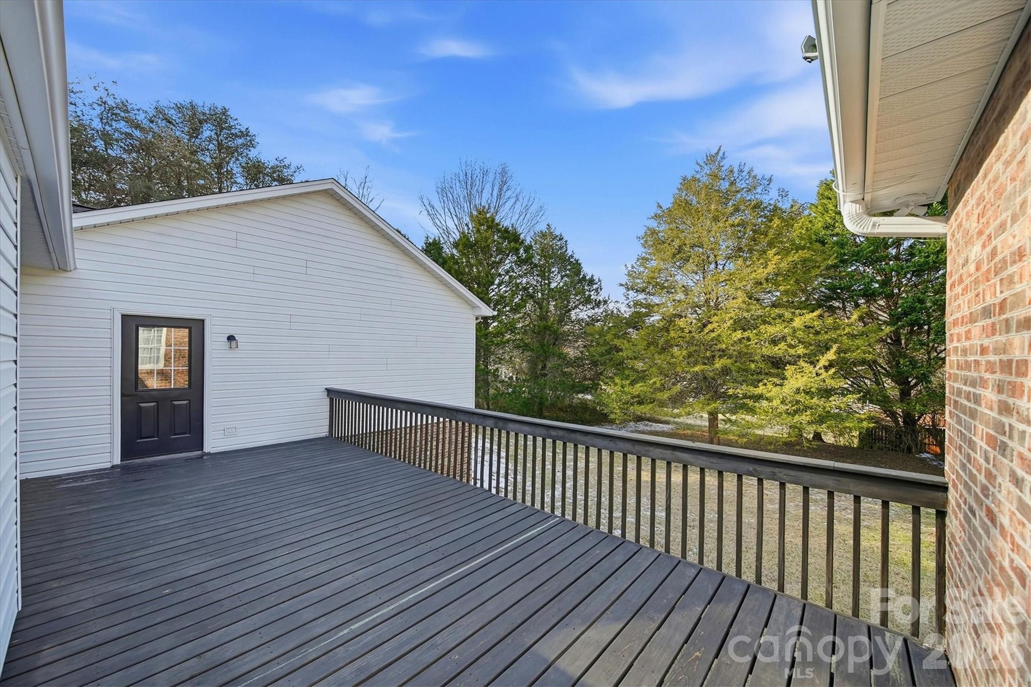 915 Barrington Drive NE