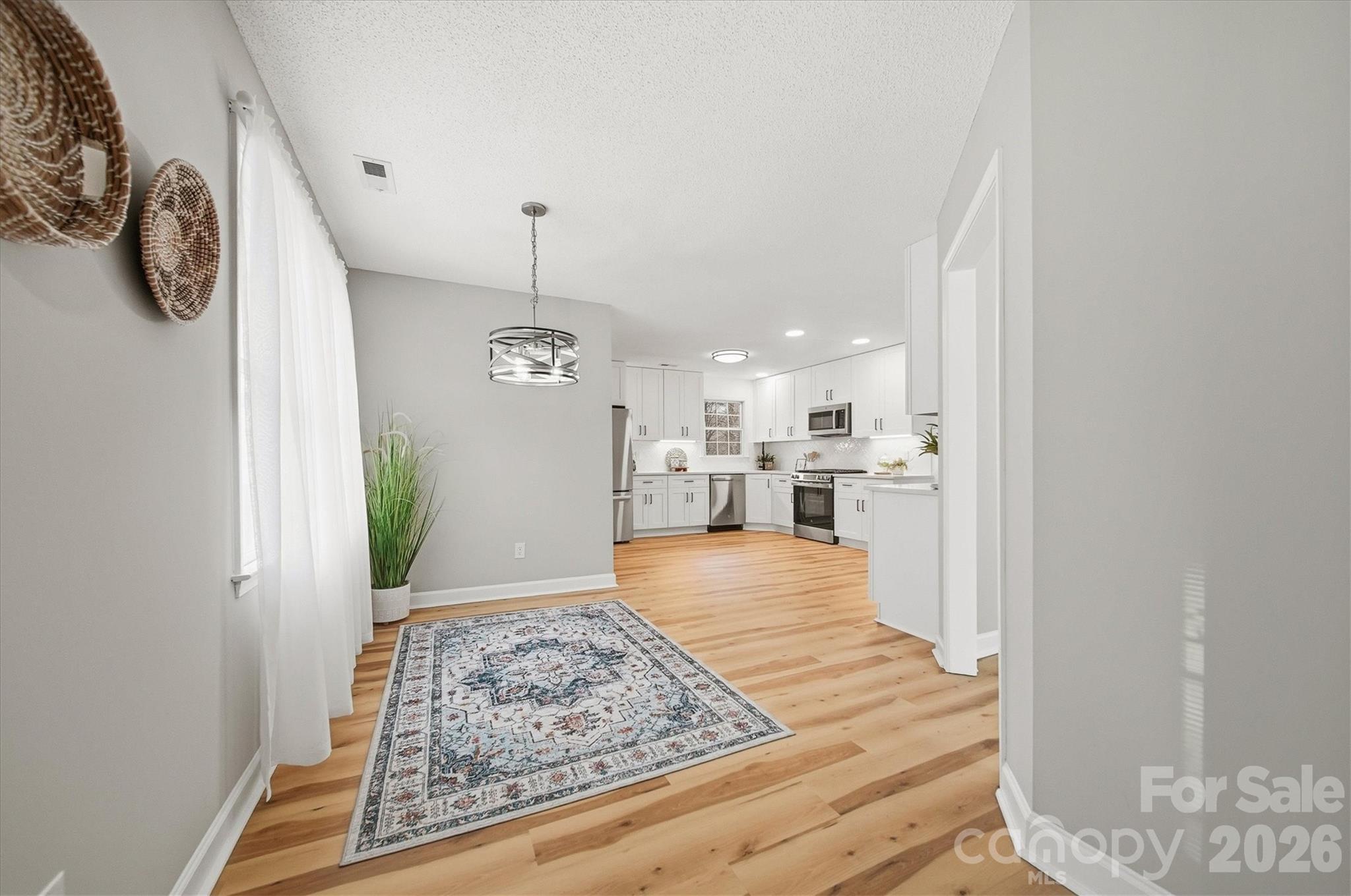 915 Barrington Drive NE