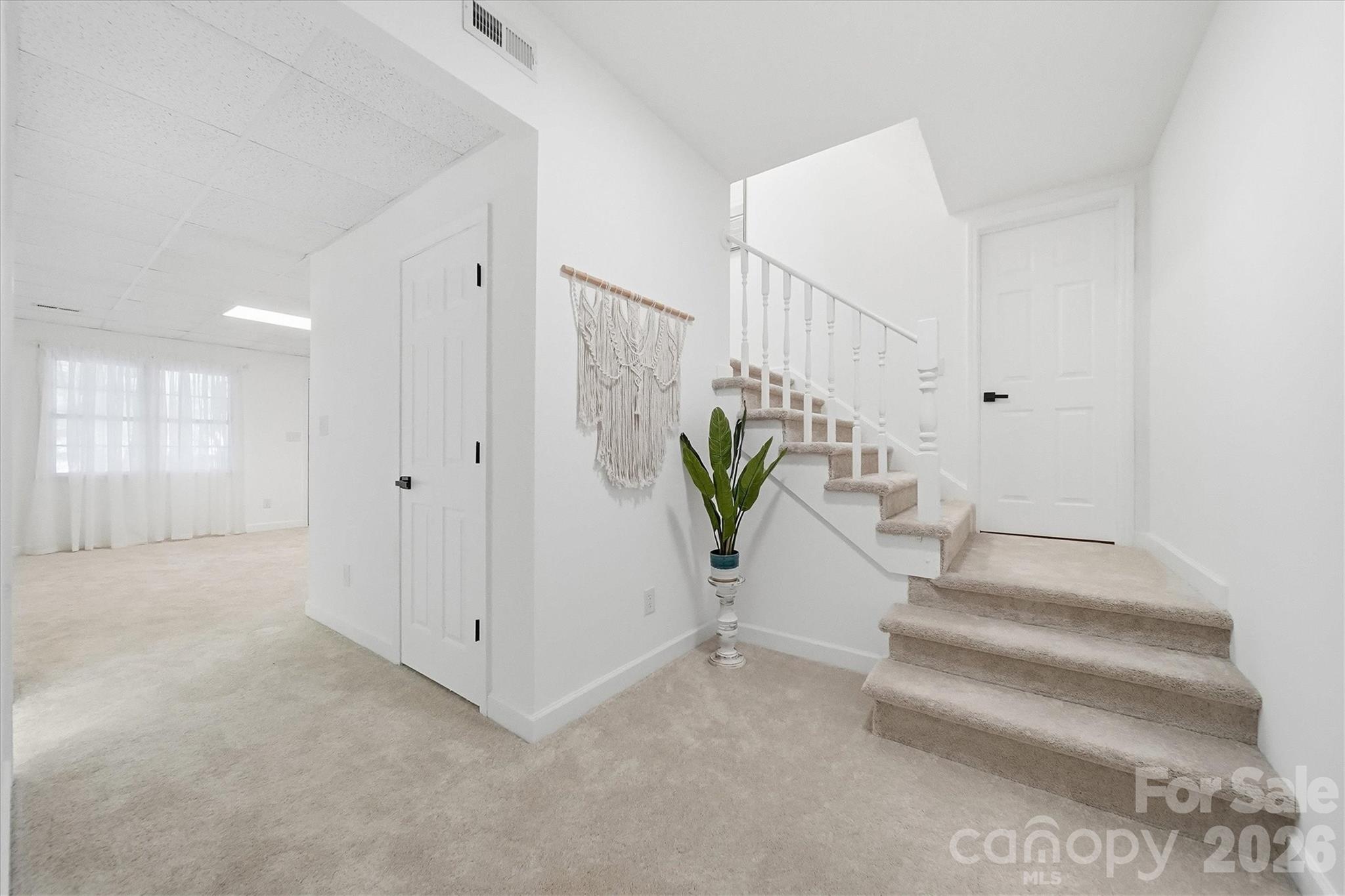 915 Barrington Drive NE