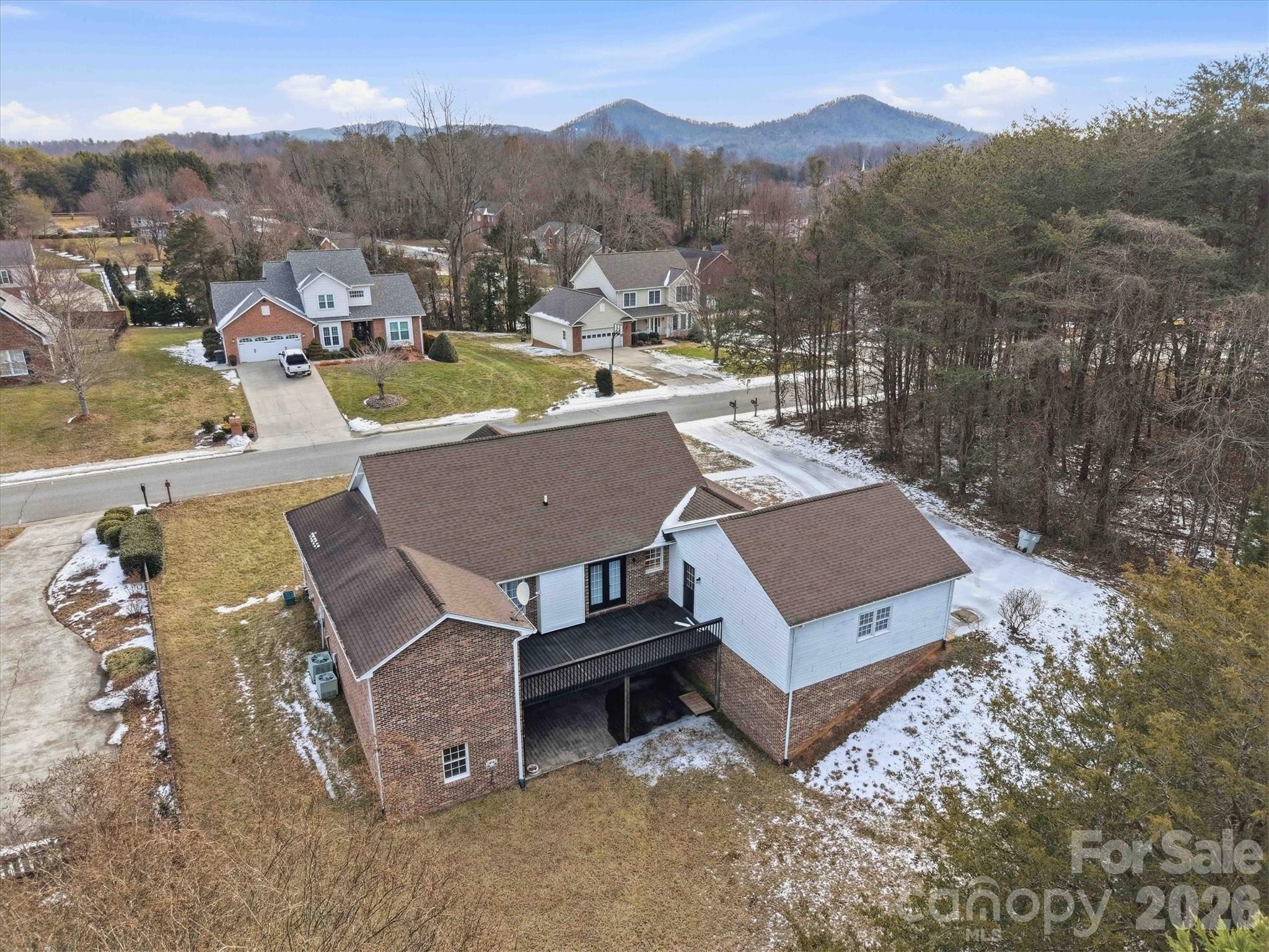 915 Barrington Drive NE