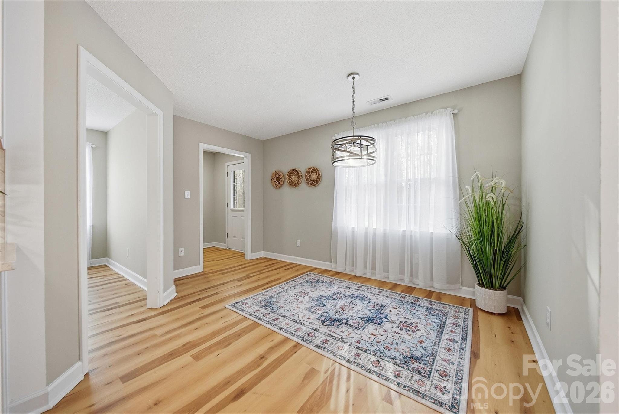 915 Barrington Drive NE