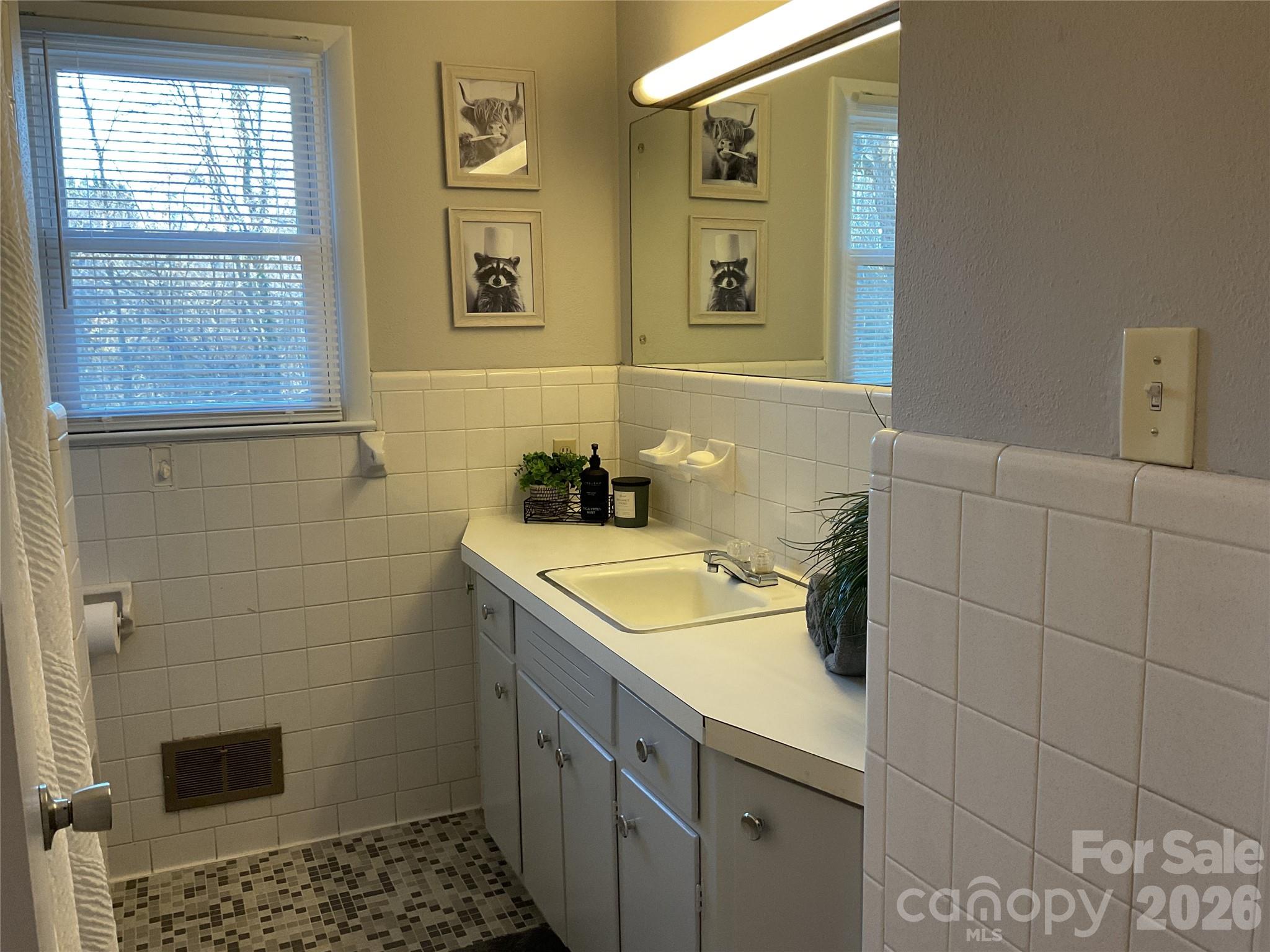 2132 14th Avenue Drive NE