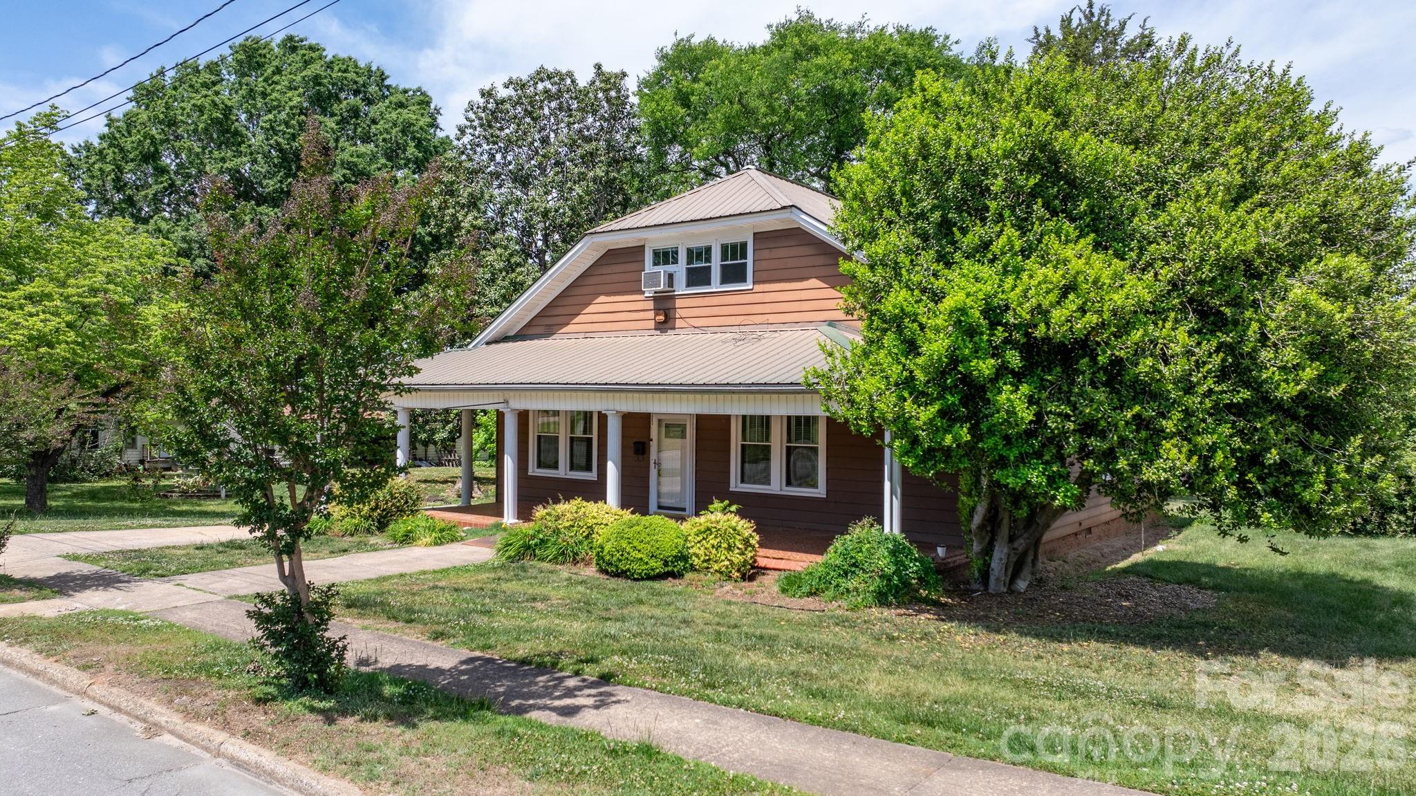 207 W Main Street