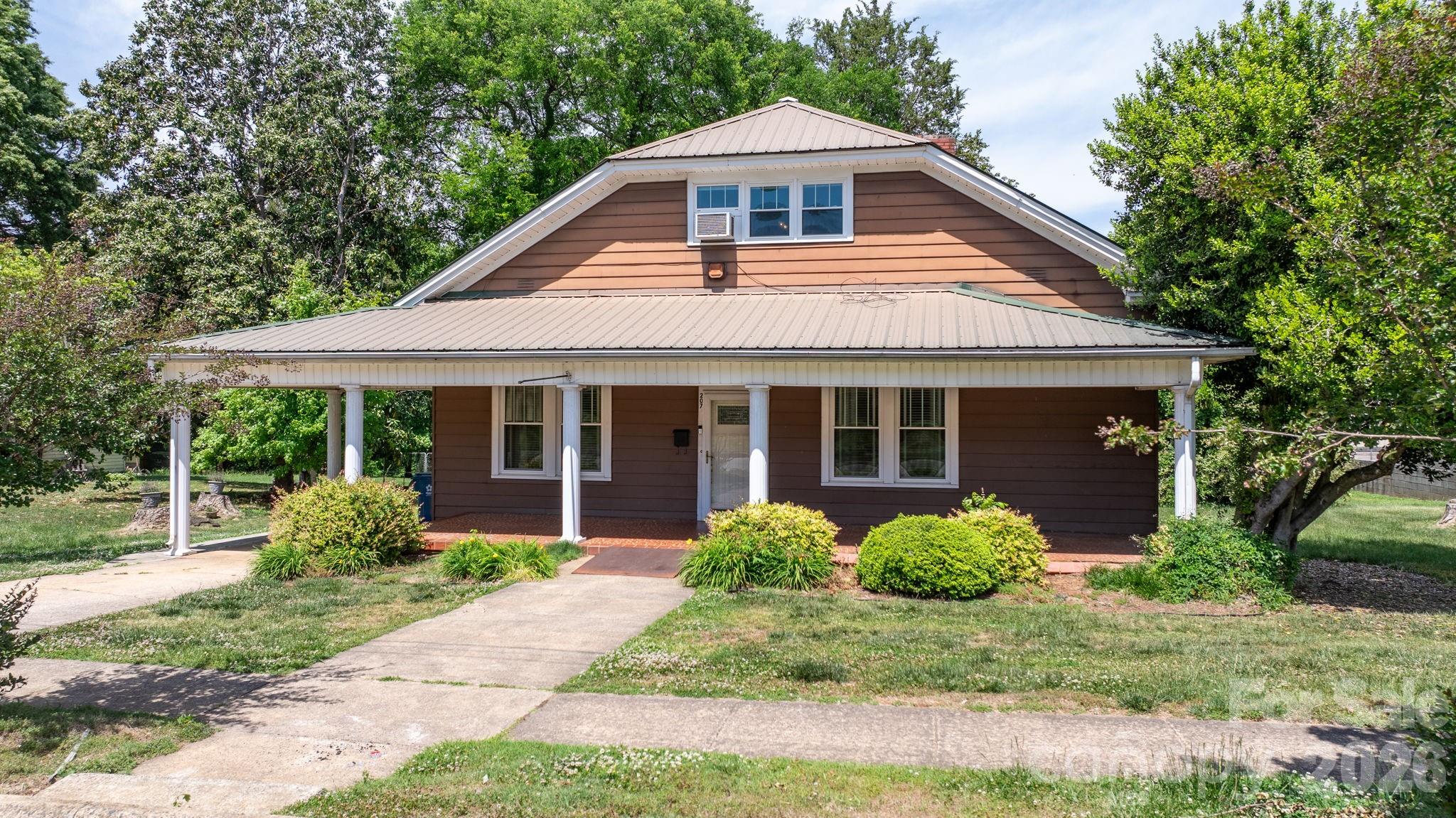 207 W Main Street