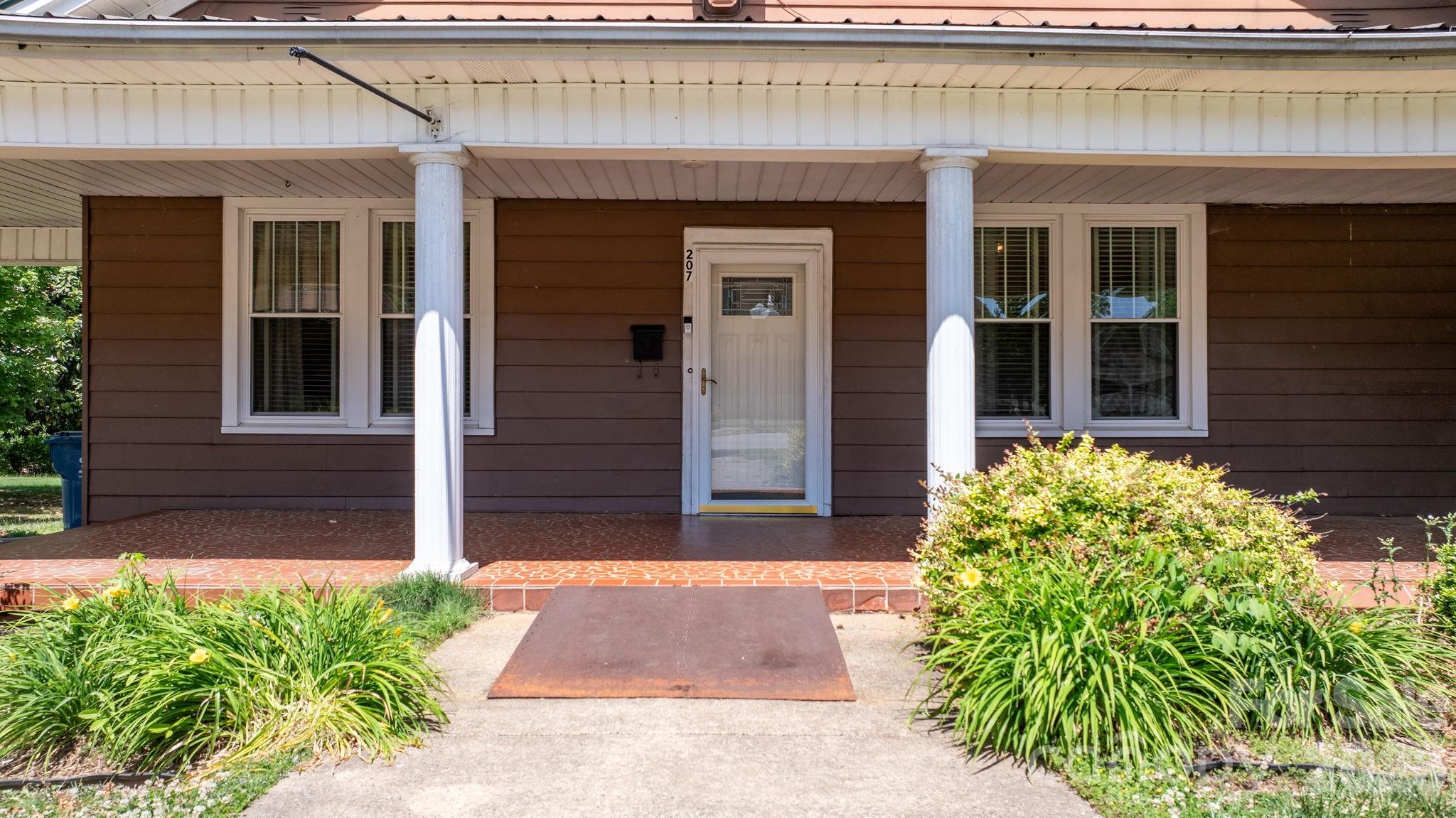 207 W Main Street